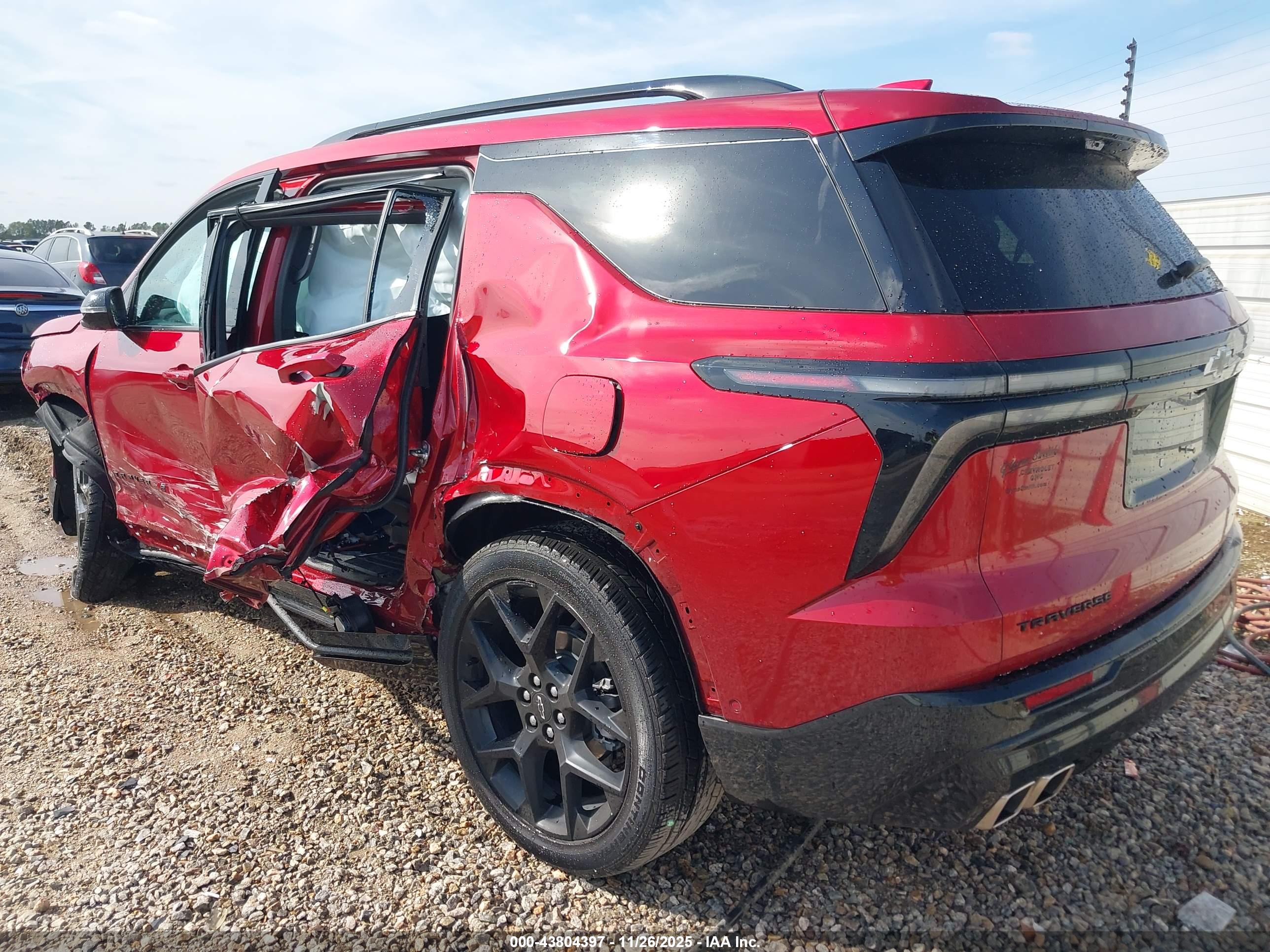 CHEVROLET TRAVERSE image 3