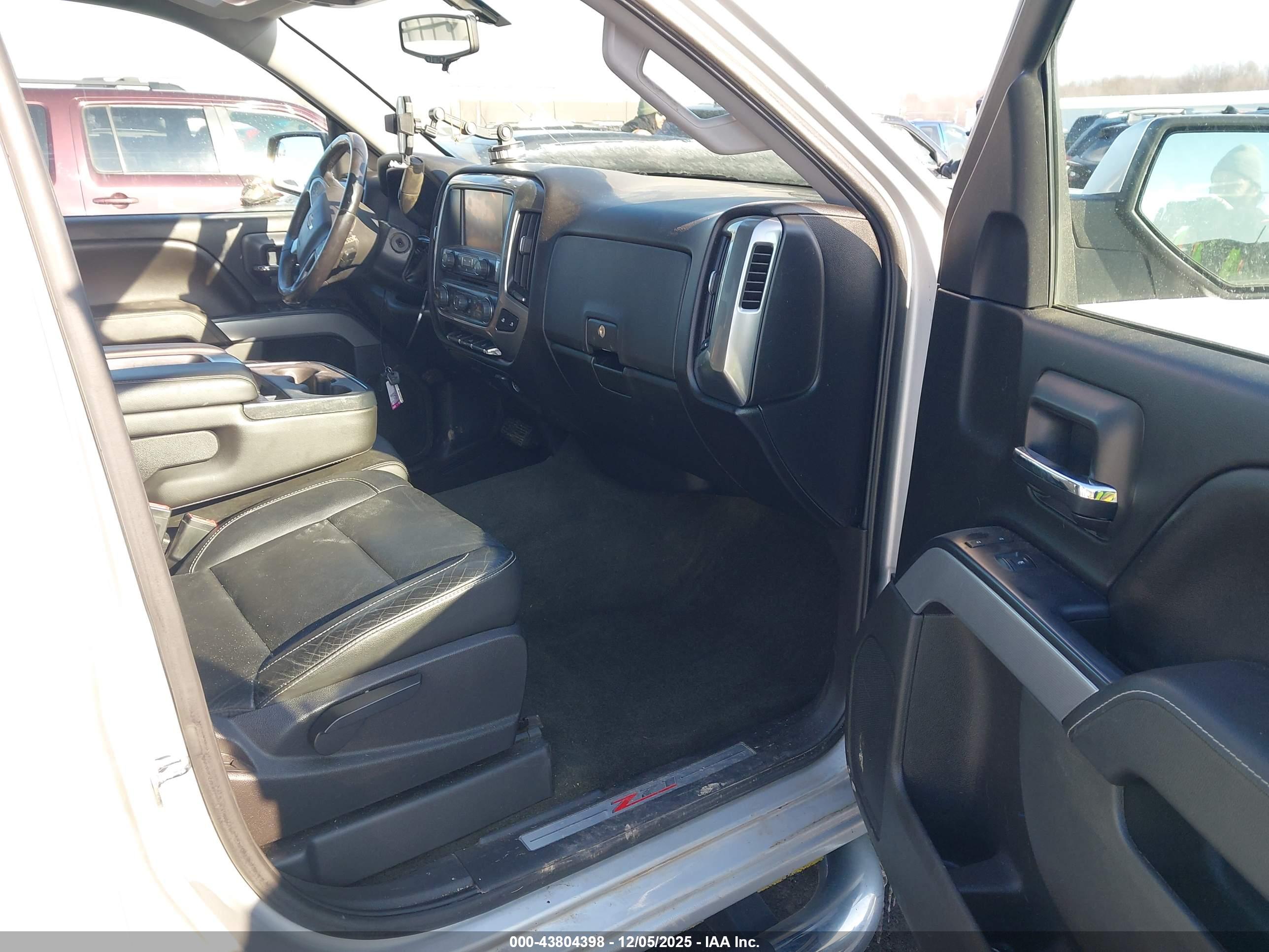 CHEVROLET SILVERADO image 5