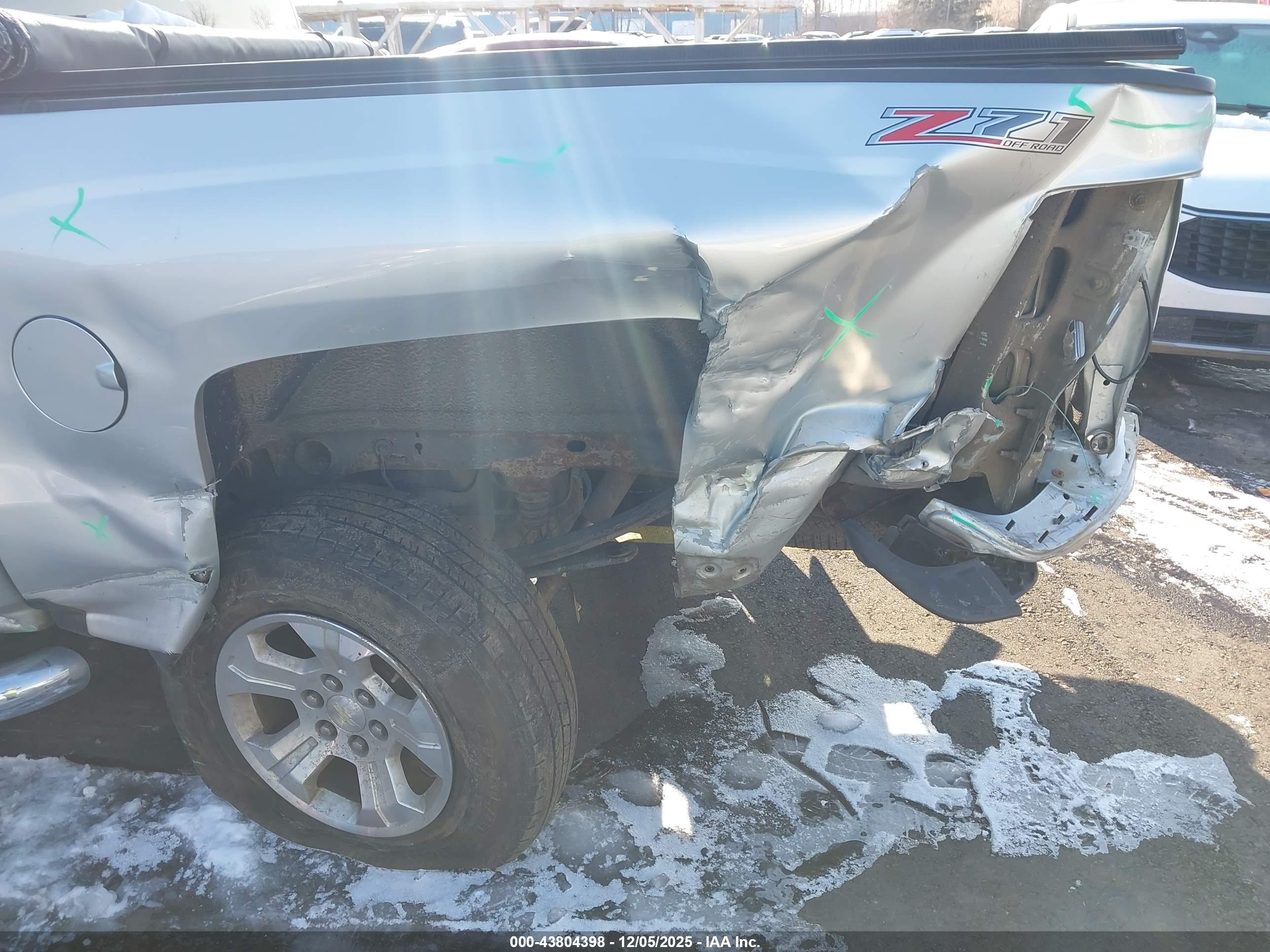 CHEVROLET SILVERADO image 6