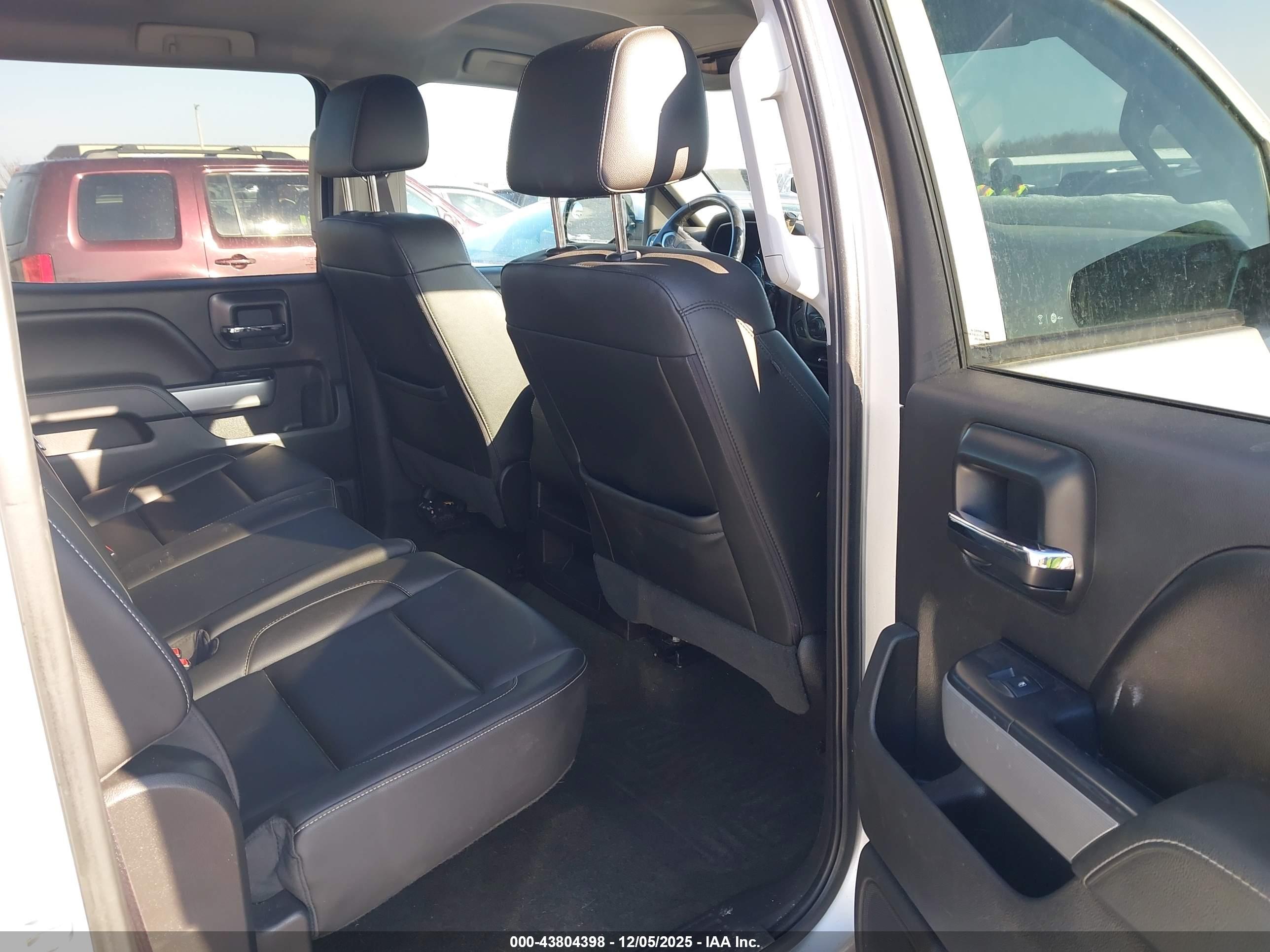 CHEVROLET SILVERADO image 8