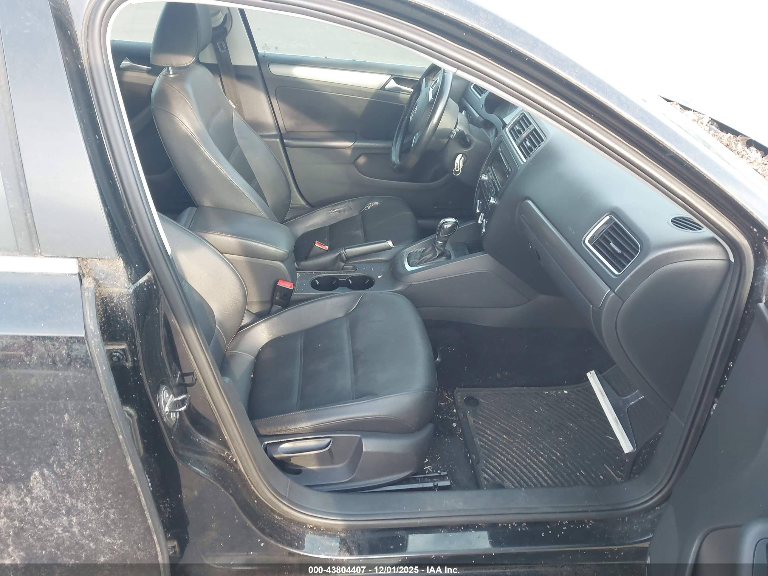 VOLKSWAGEN JETTA image 5