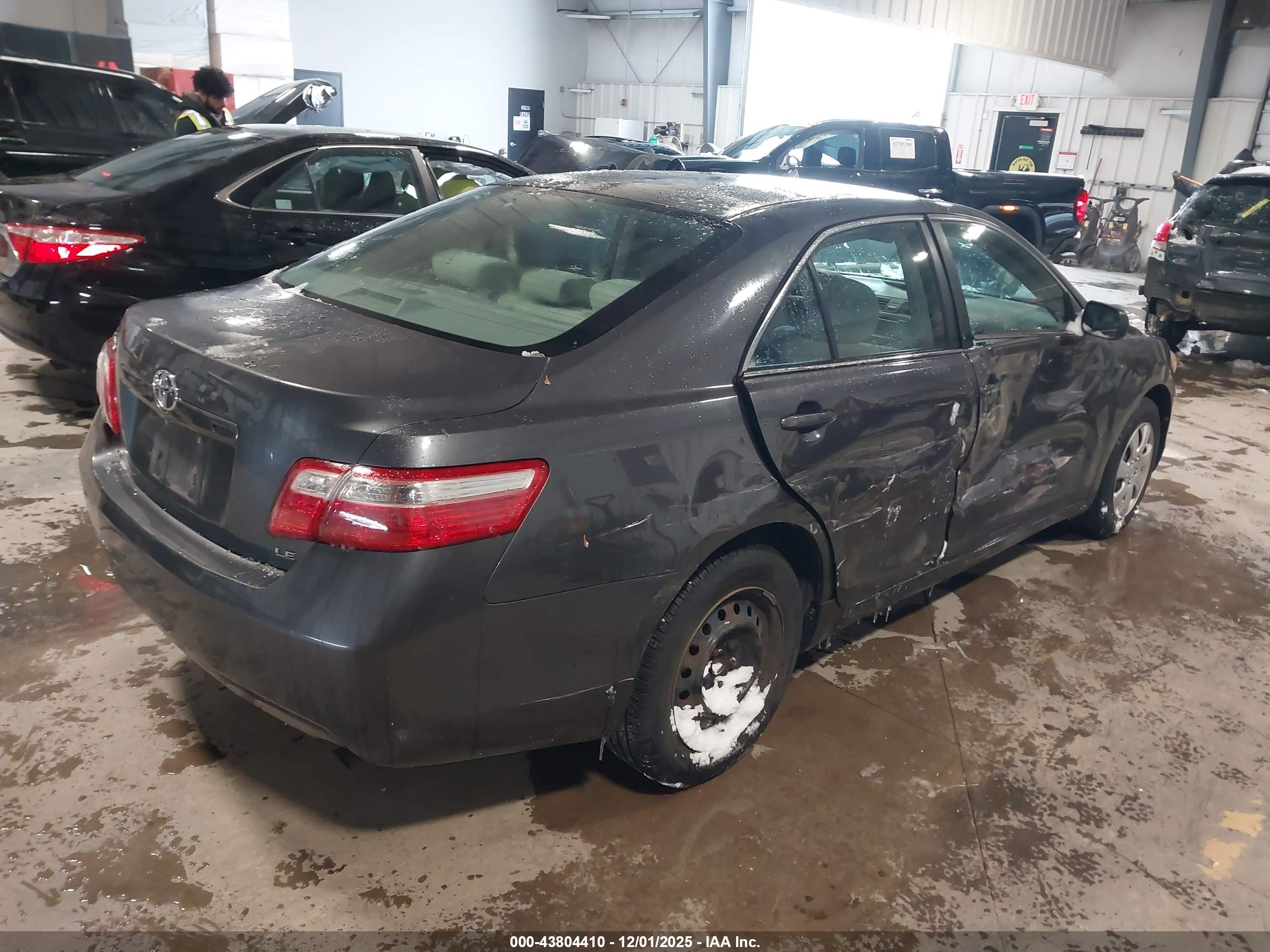 TOYOTA CAMRY image 4