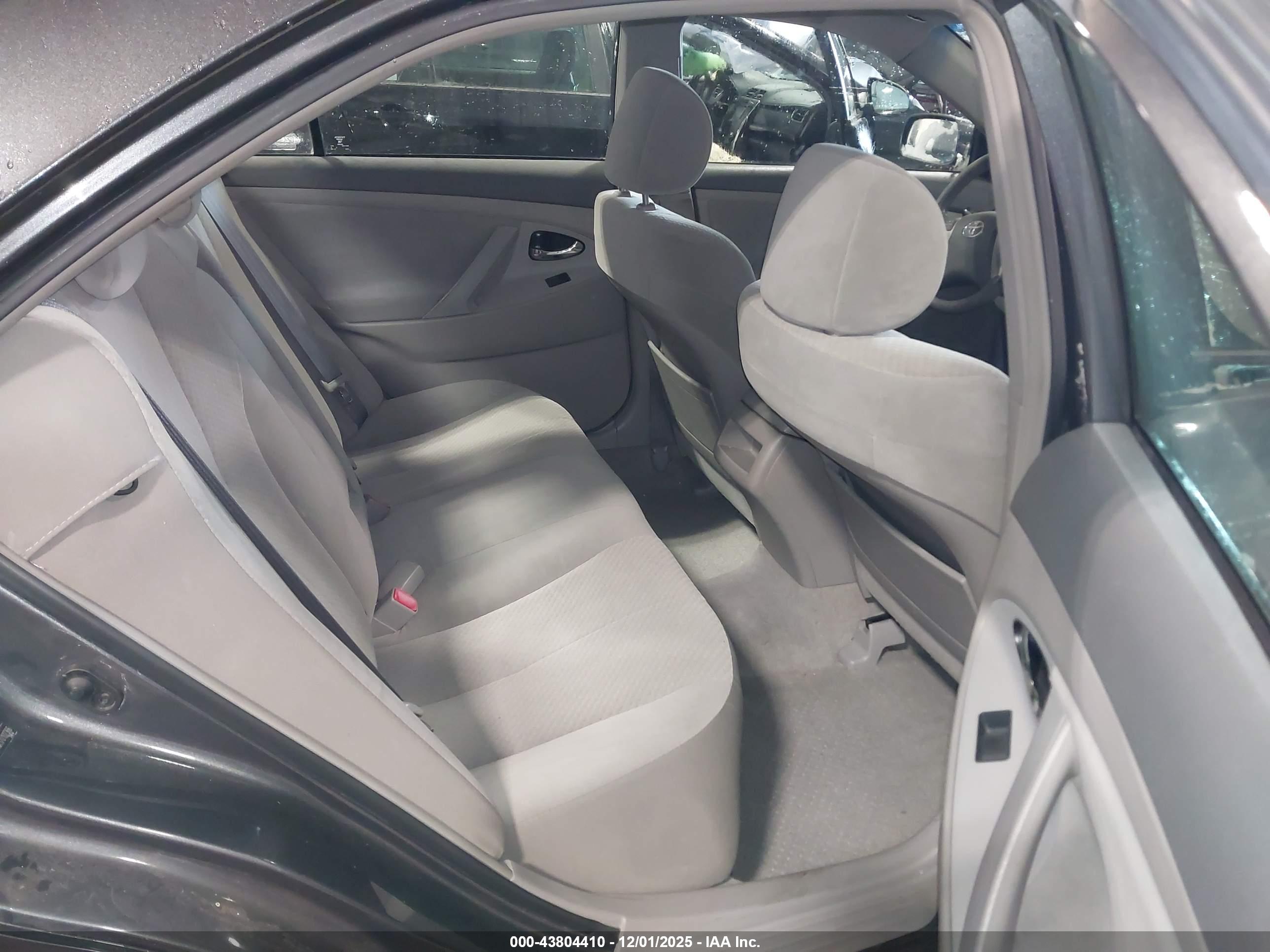 TOYOTA CAMRY image 8