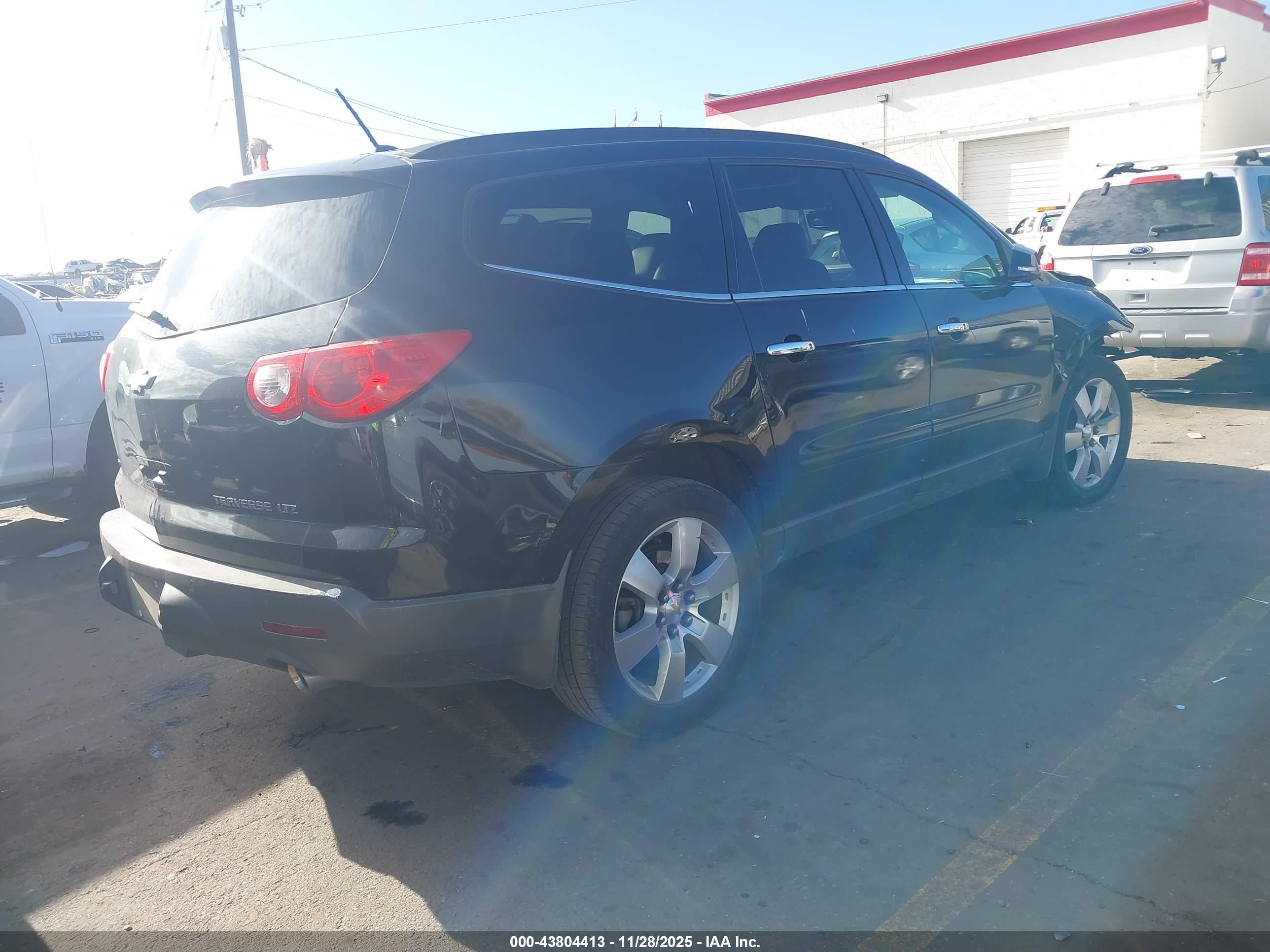 CHEVROLET TRAVERSE image 4