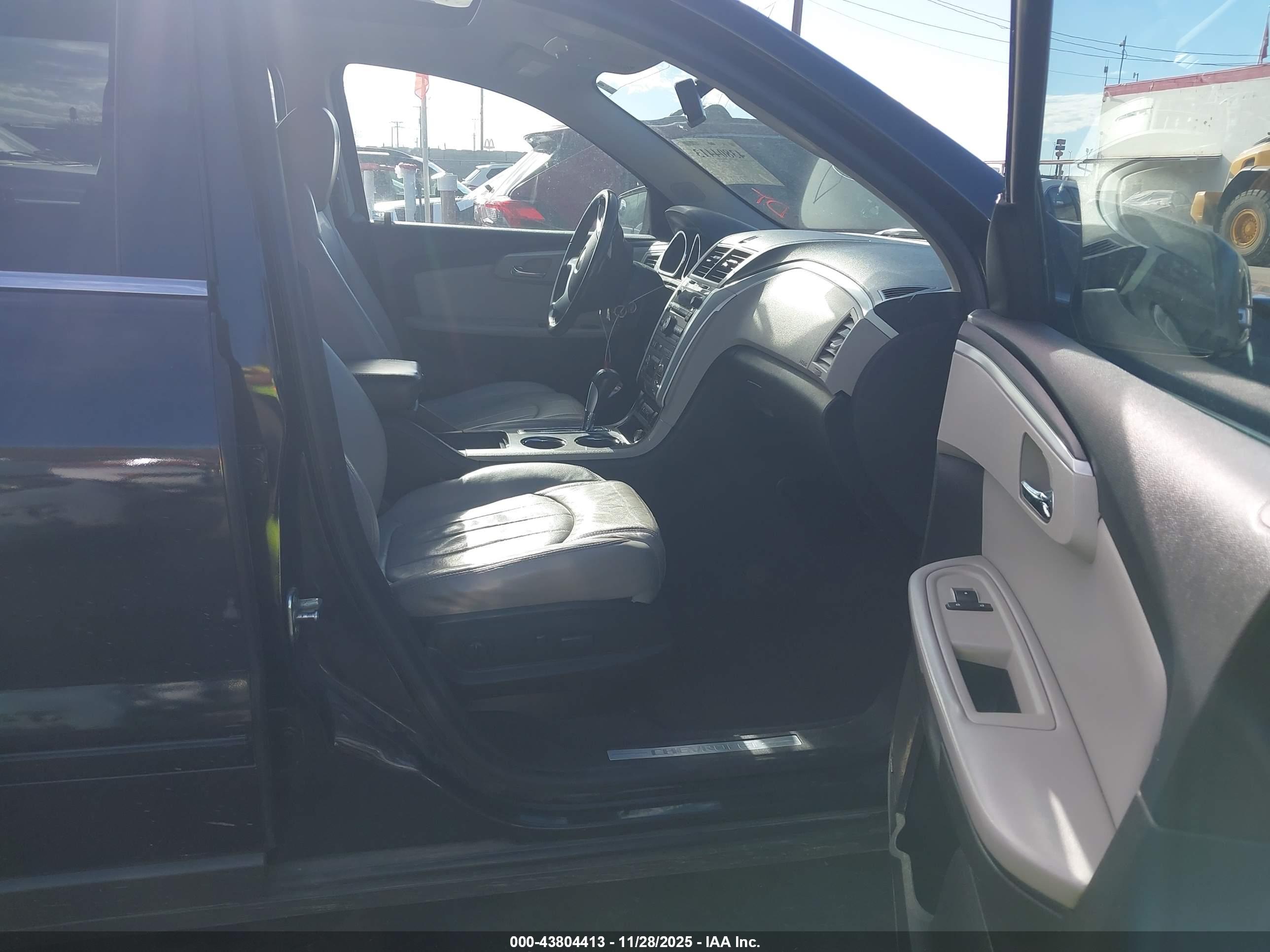CHEVROLET TRAVERSE image 5