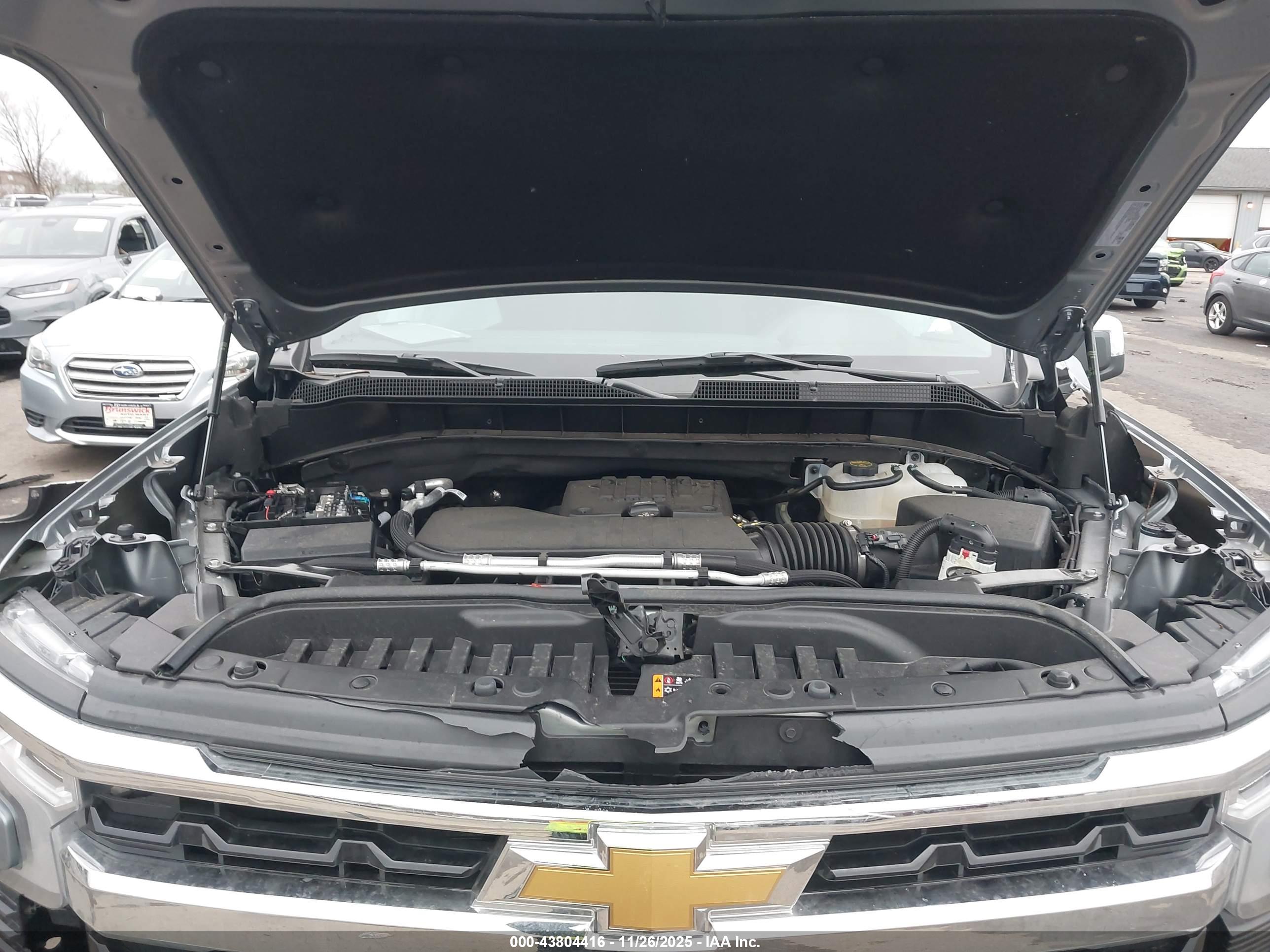 CHEVROLET SILVERADO image 10