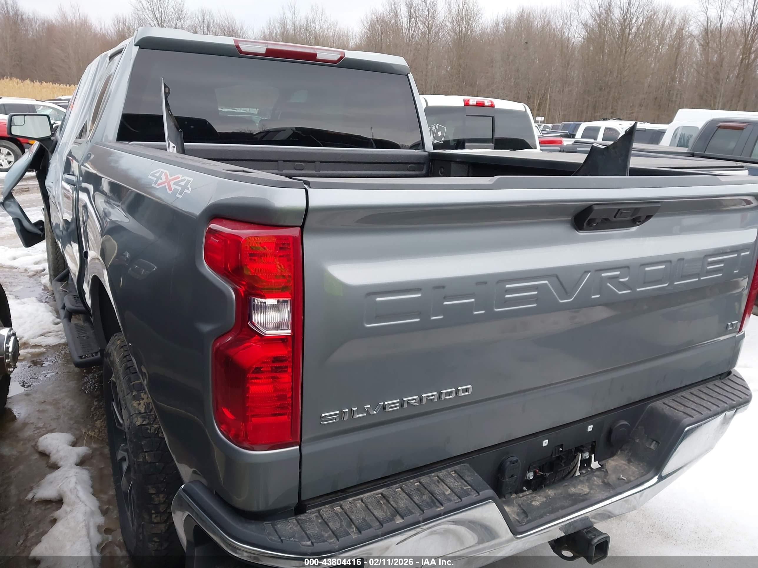 CHEVROLET SILVERADO image 3