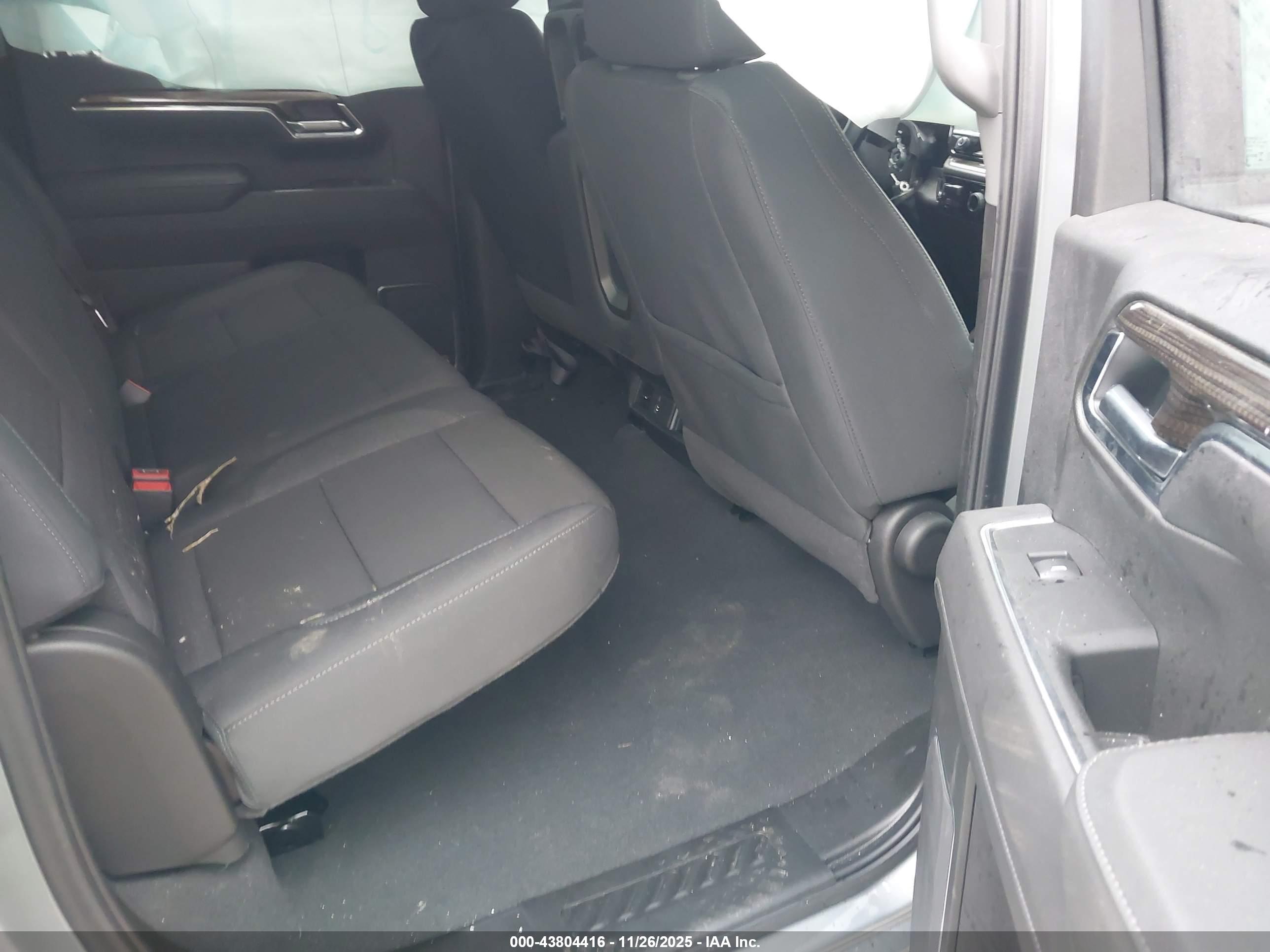 CHEVROLET SILVERADO image 8