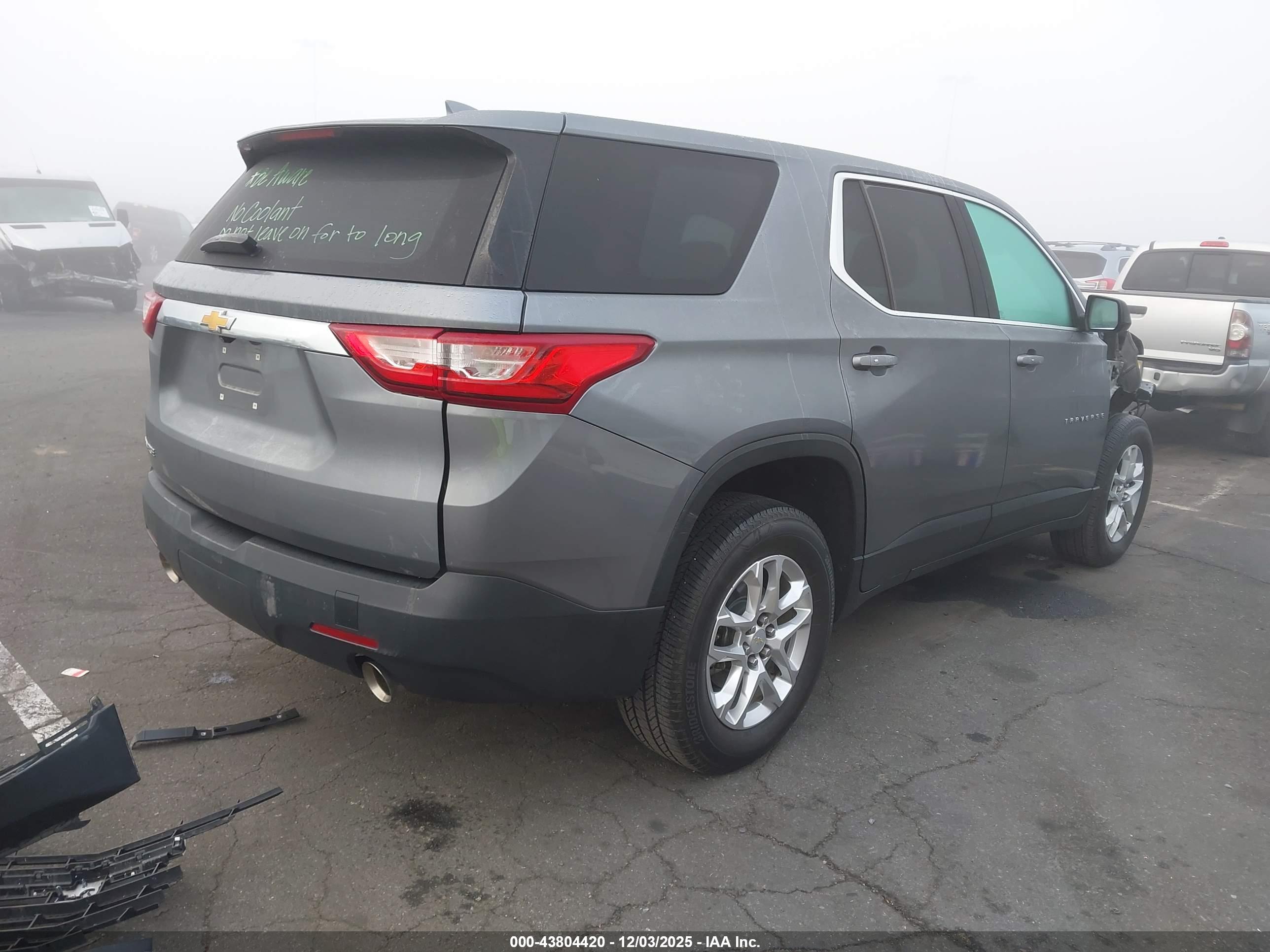 CHEVROLET TRAVERSE image 4