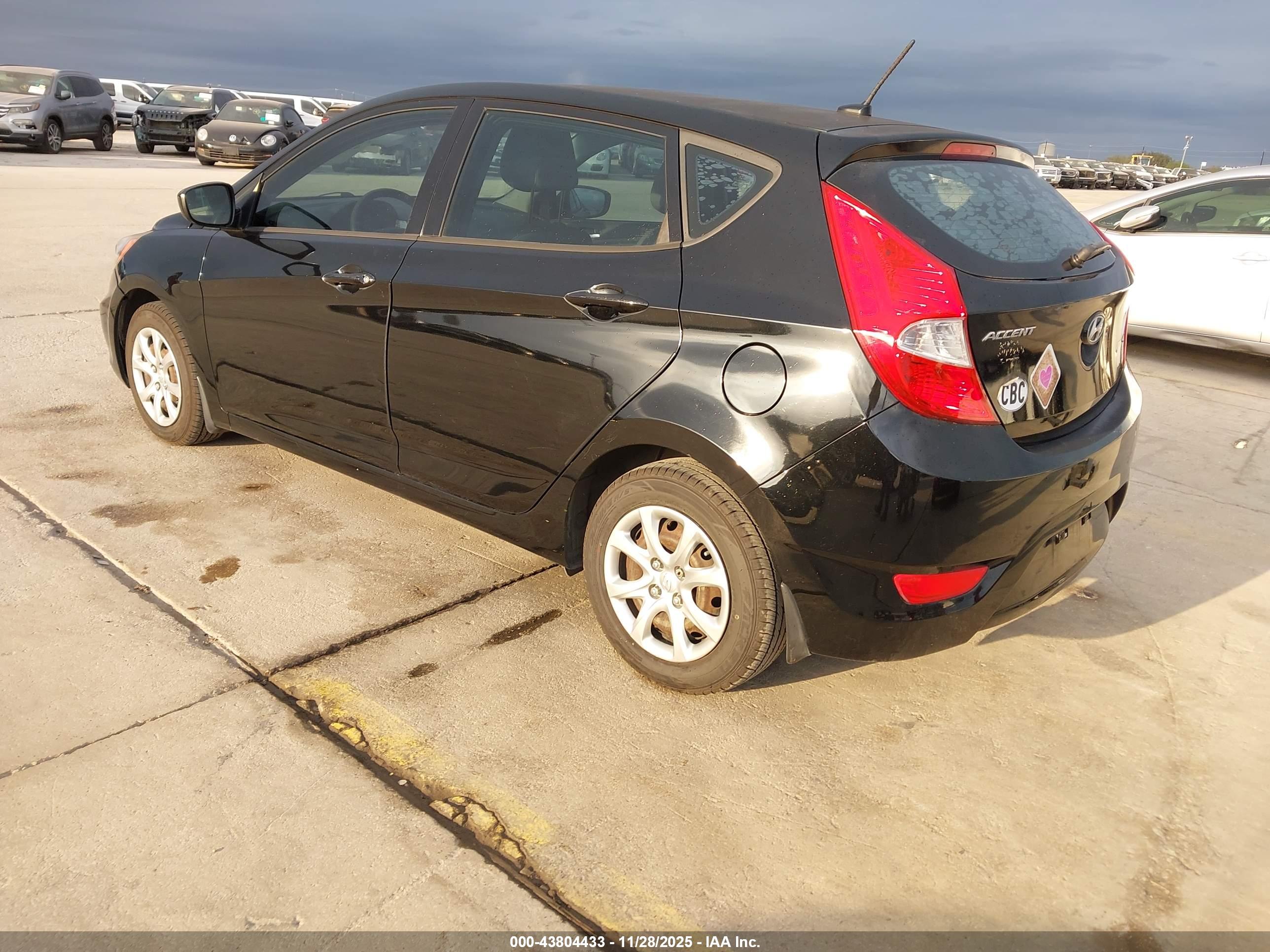 HYUNDAI ACCENT image 3