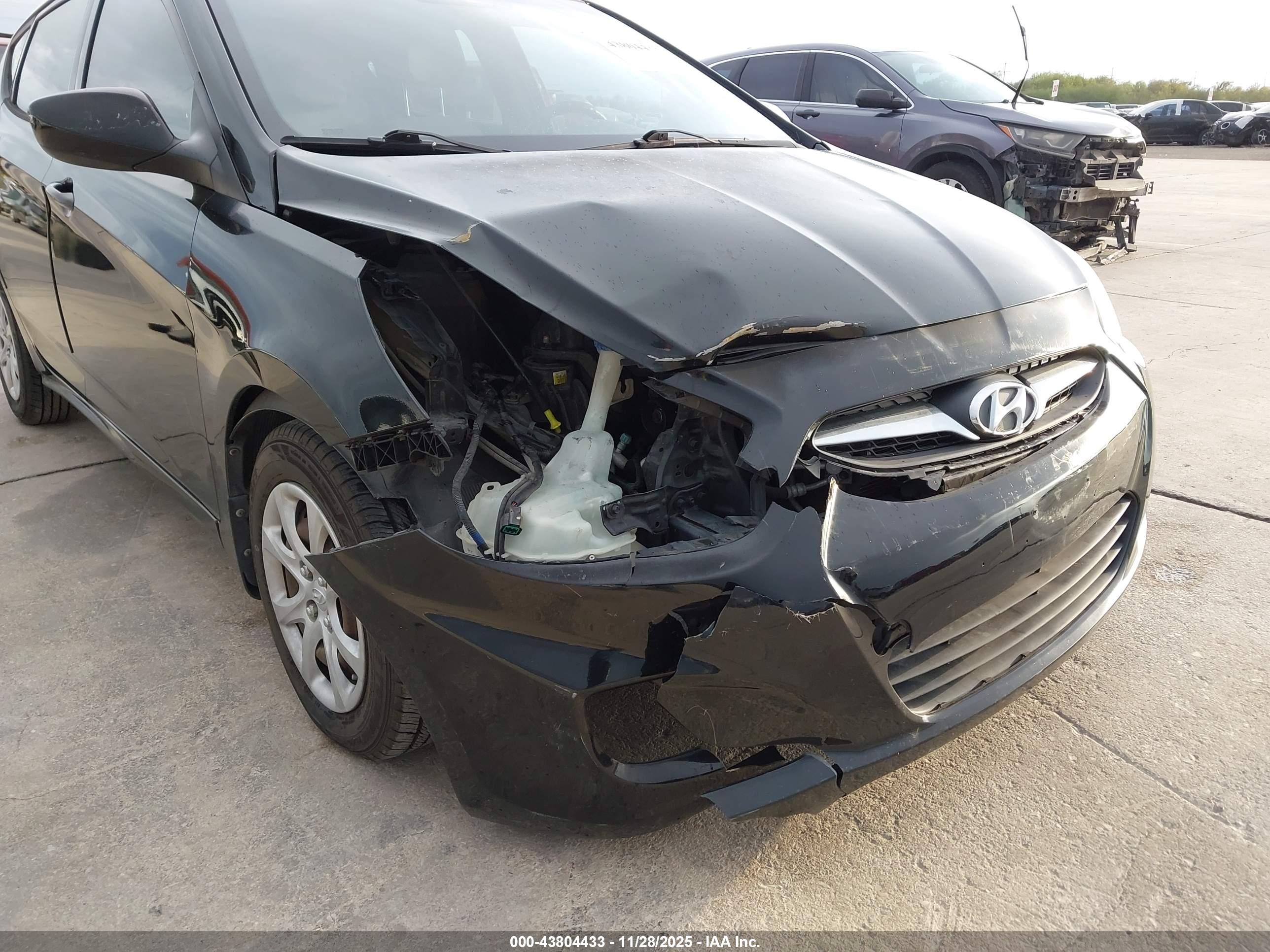 HYUNDAI ACCENT image 6