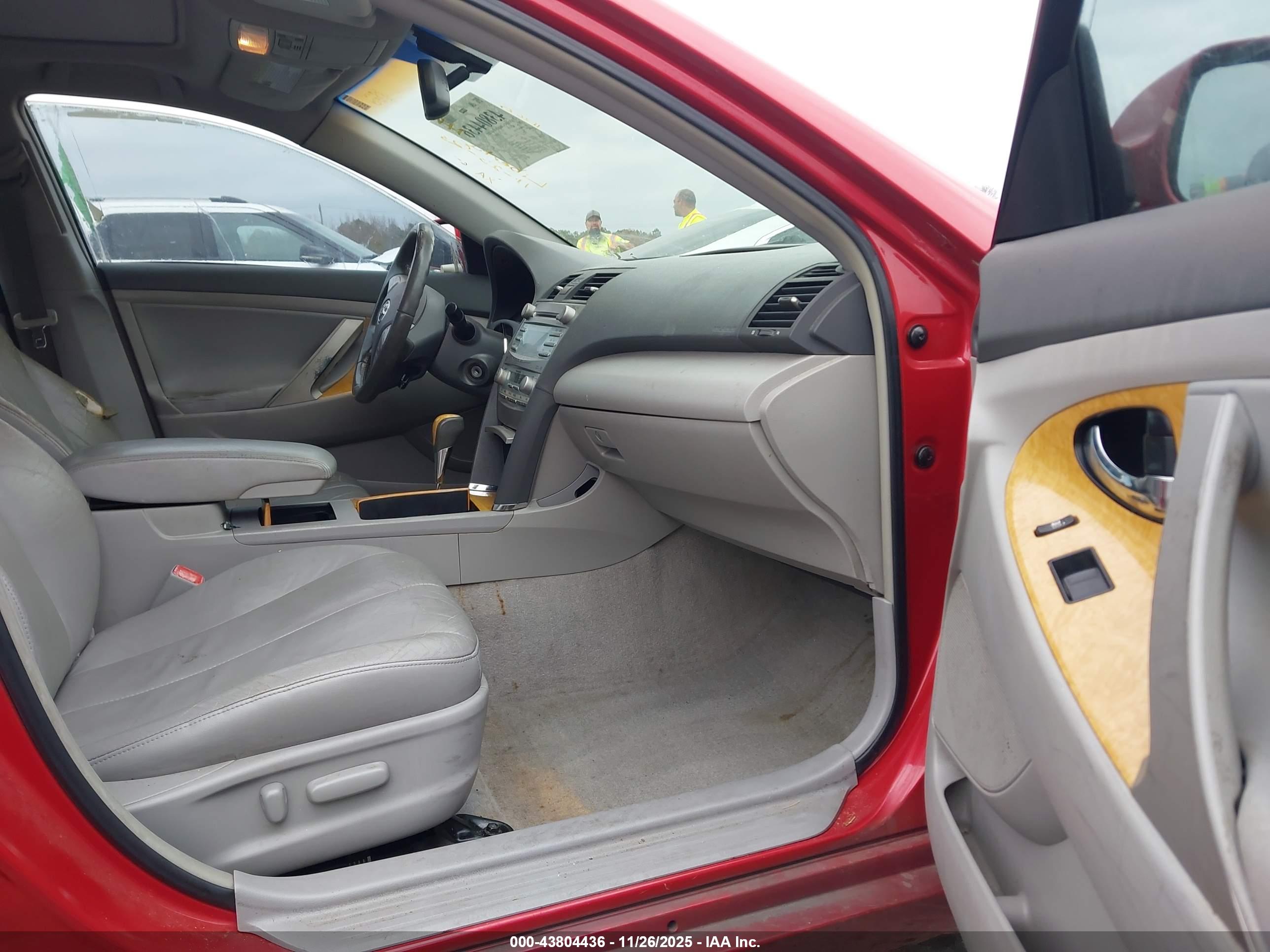 TOYOTA CAMRY image 5