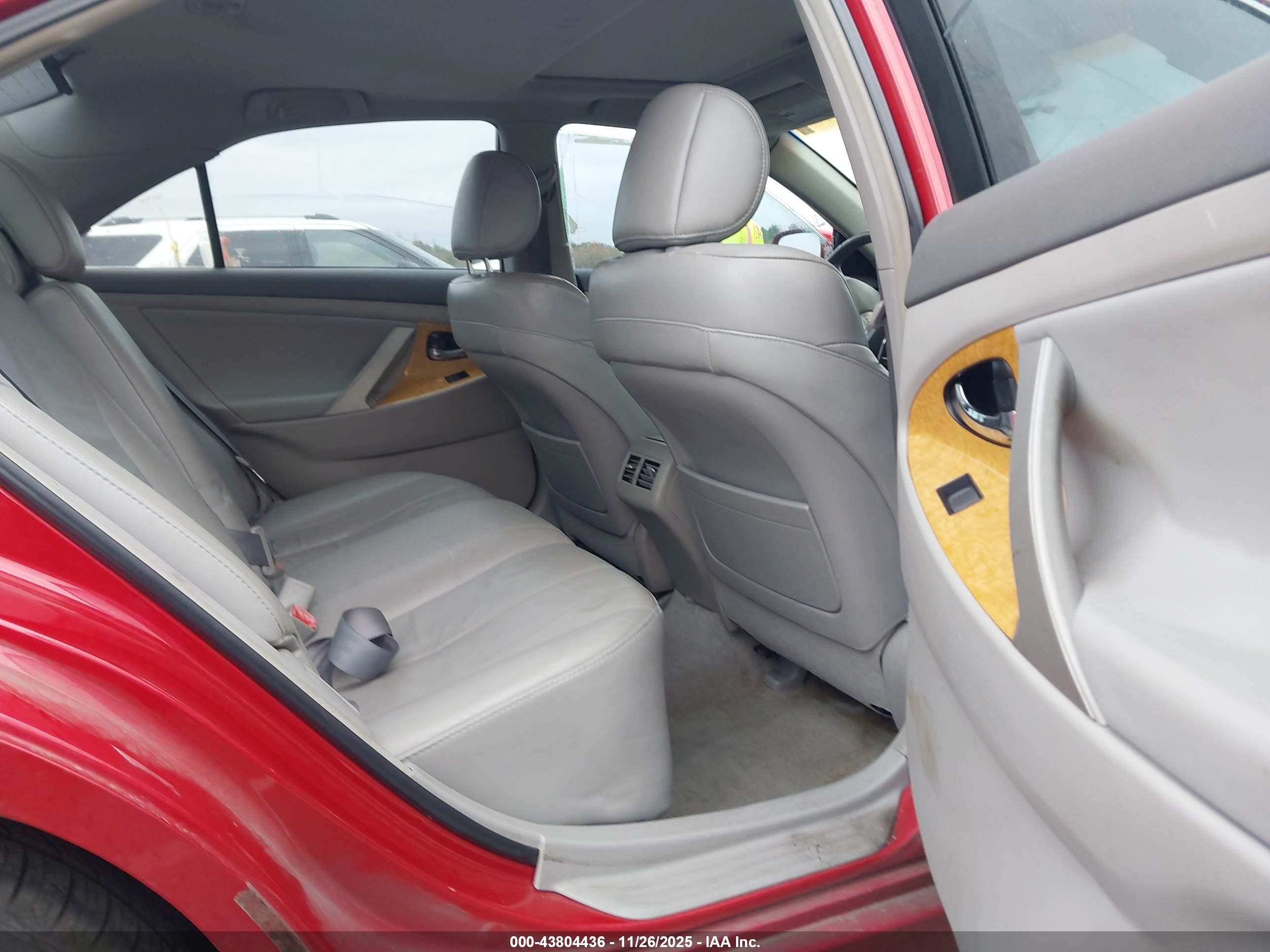 TOYOTA CAMRY image 8