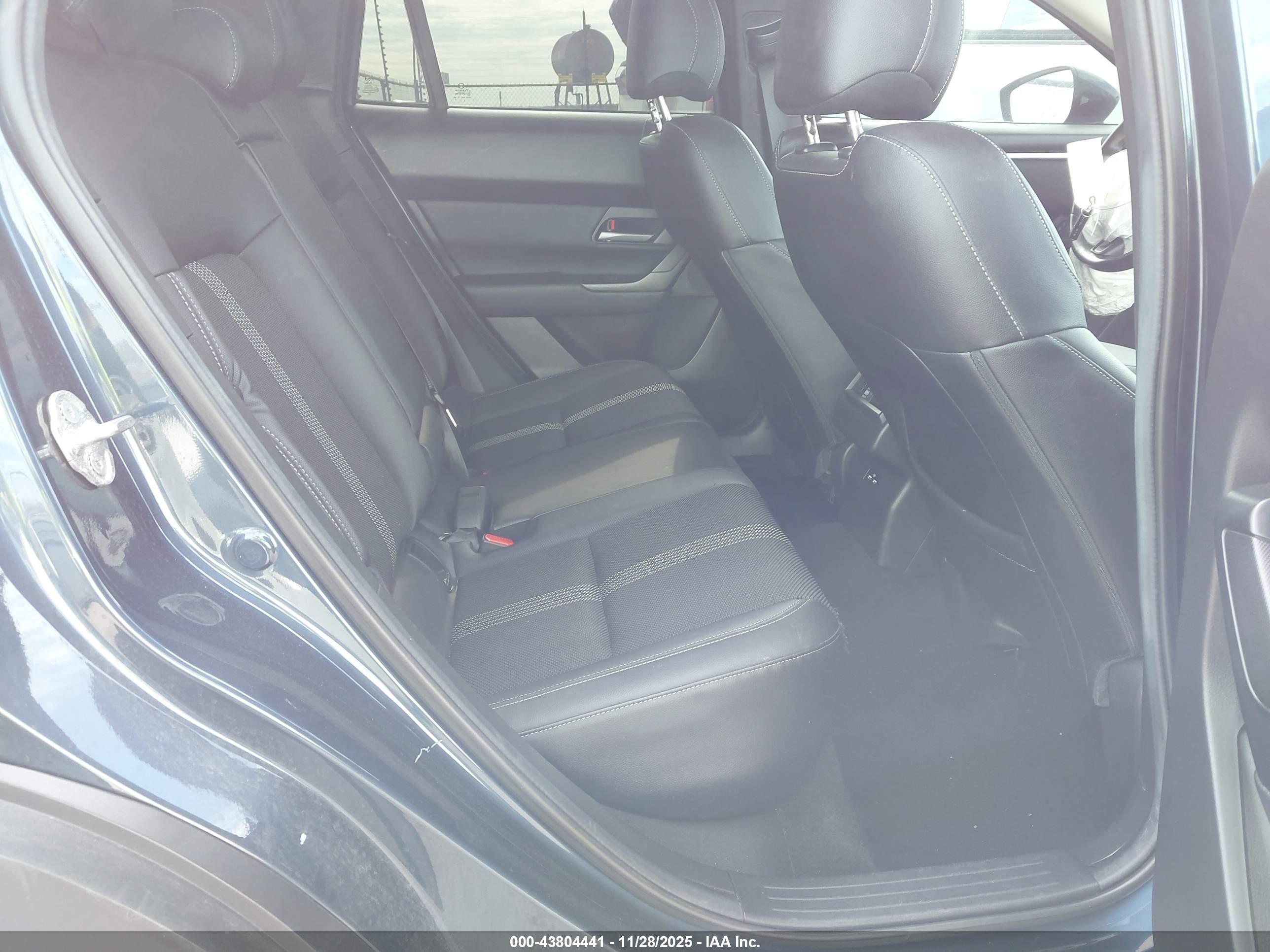 MAZDA CX-50 image 8
