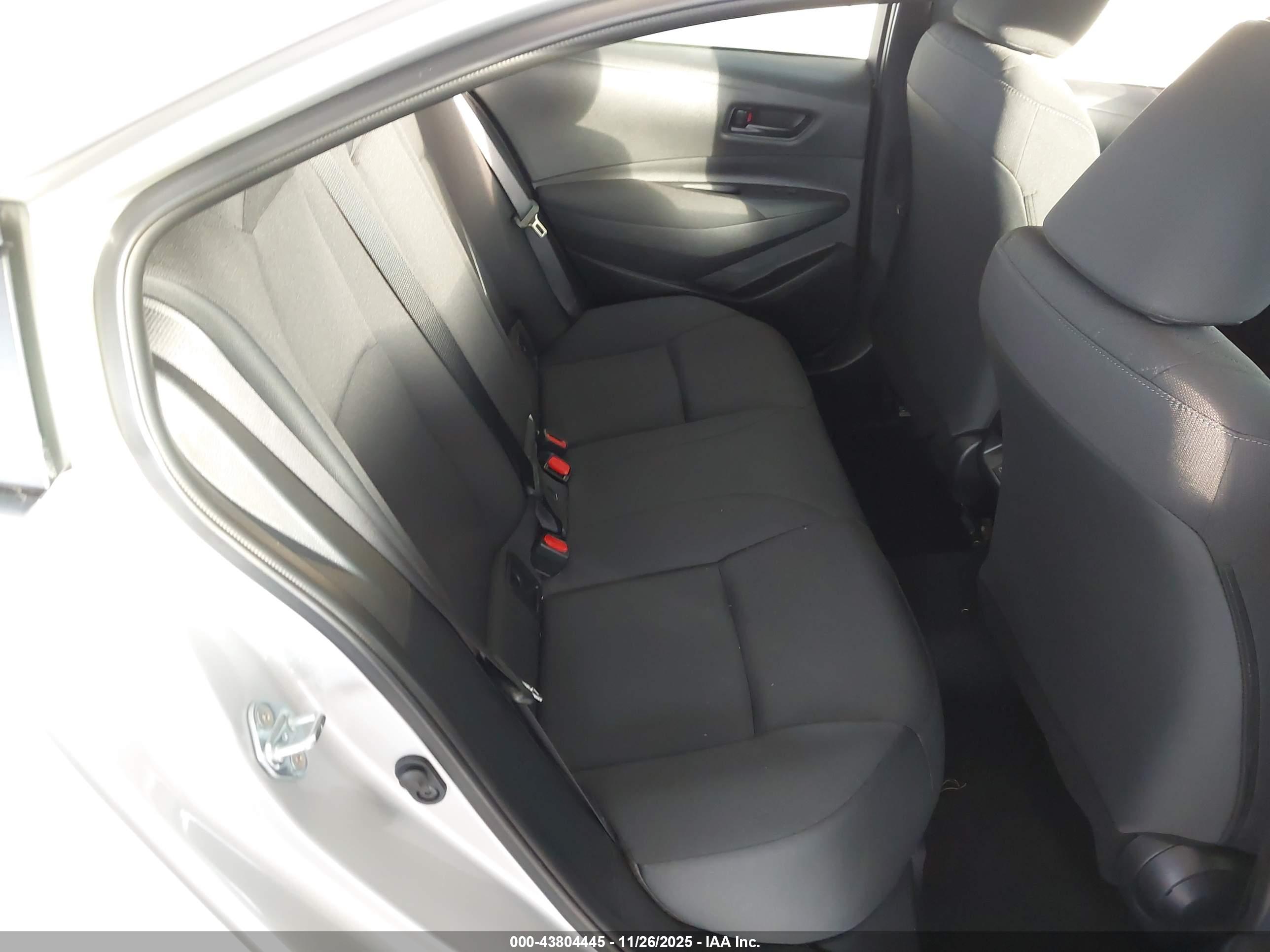 TOYOTA COROLLA image 8