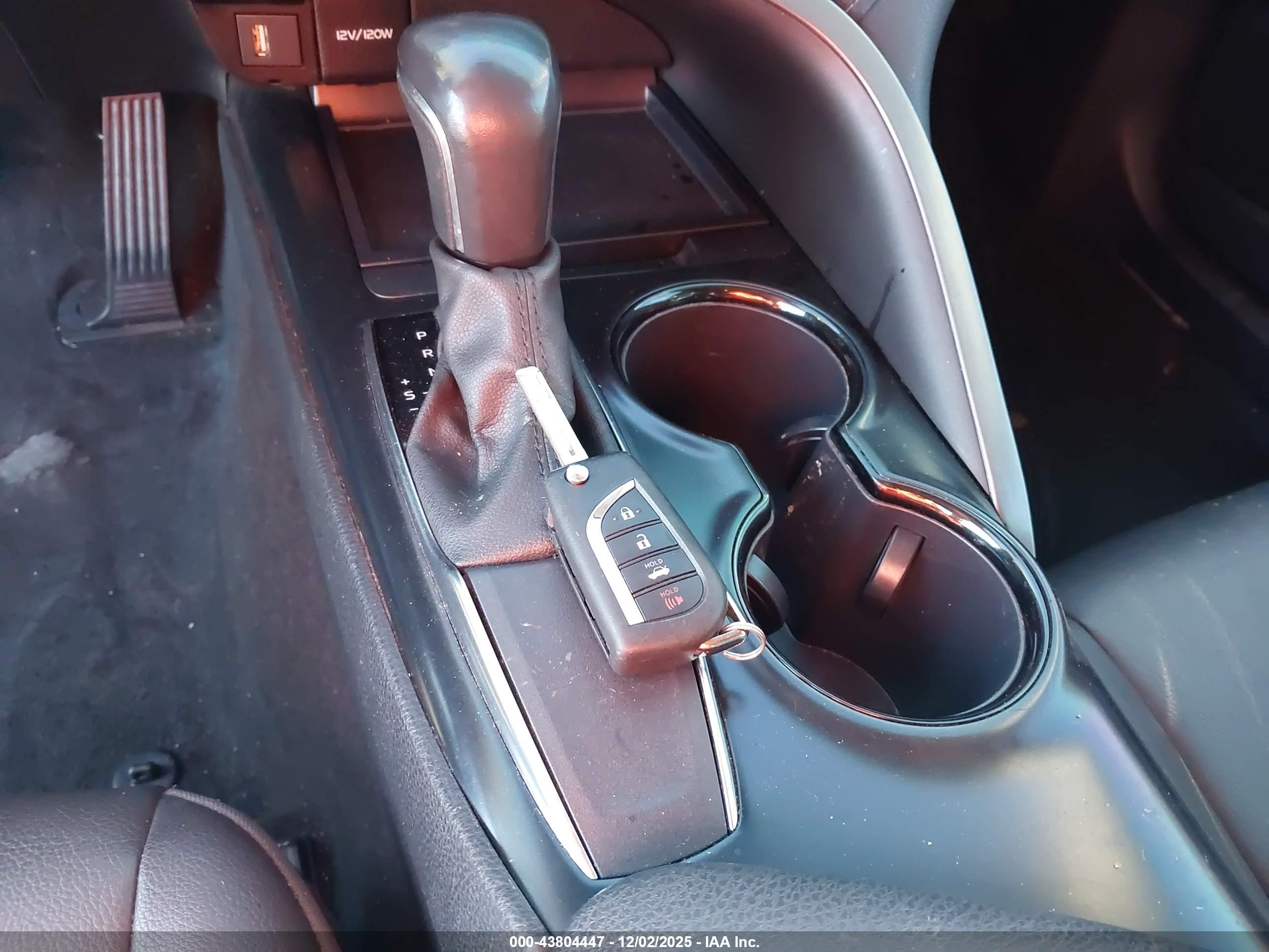 TOYOTA CAMRY image 11