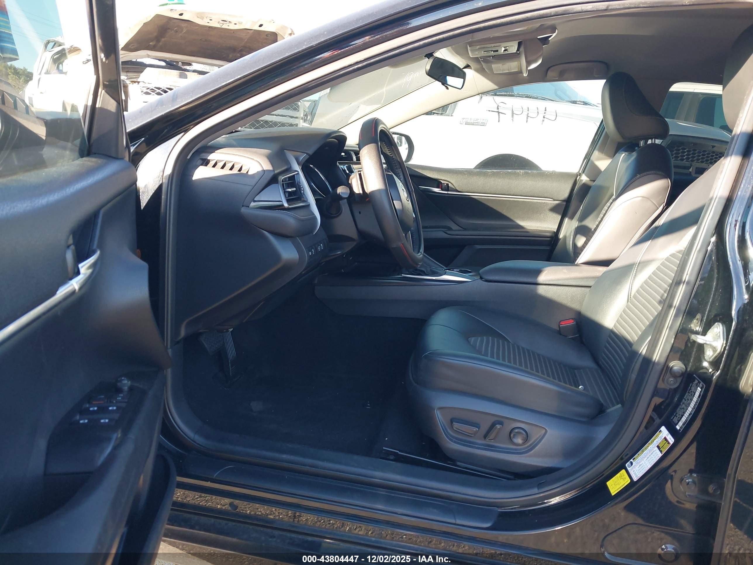 TOYOTA CAMRY image 5
