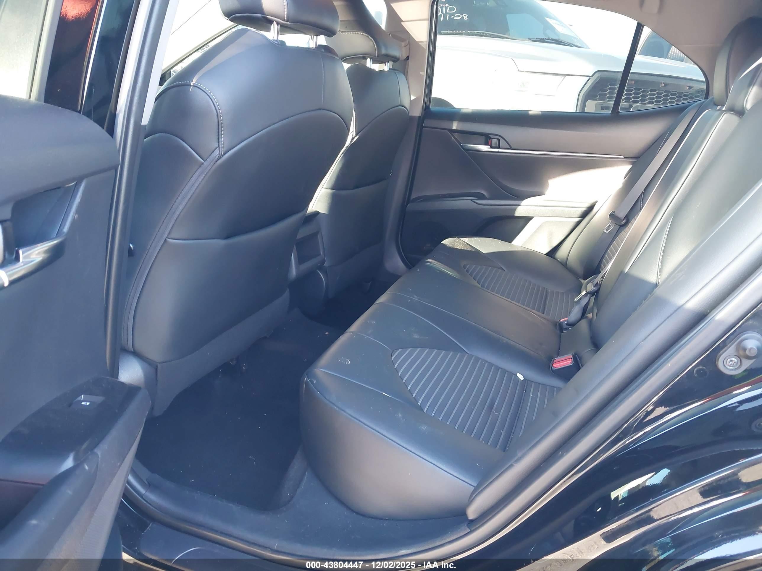 TOYOTA CAMRY image 8
