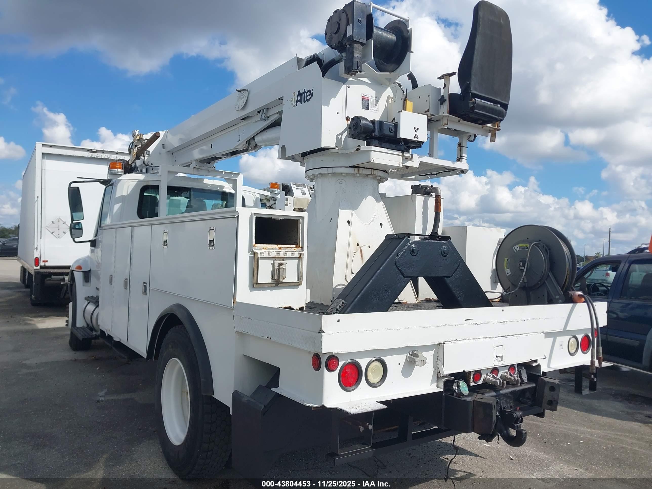 INTERNATIONAL 4000 image 3