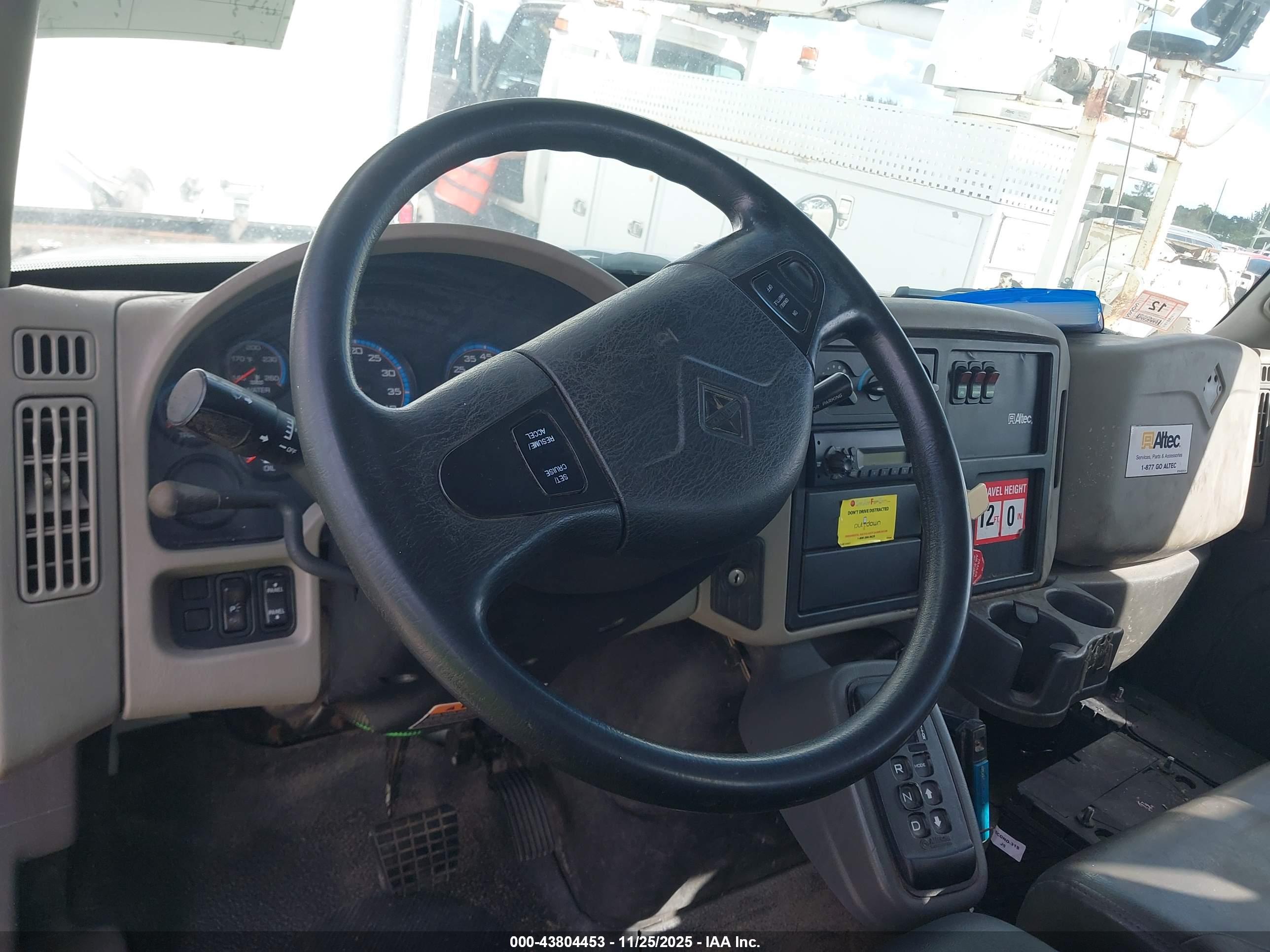 INTERNATIONAL 4000 image 7