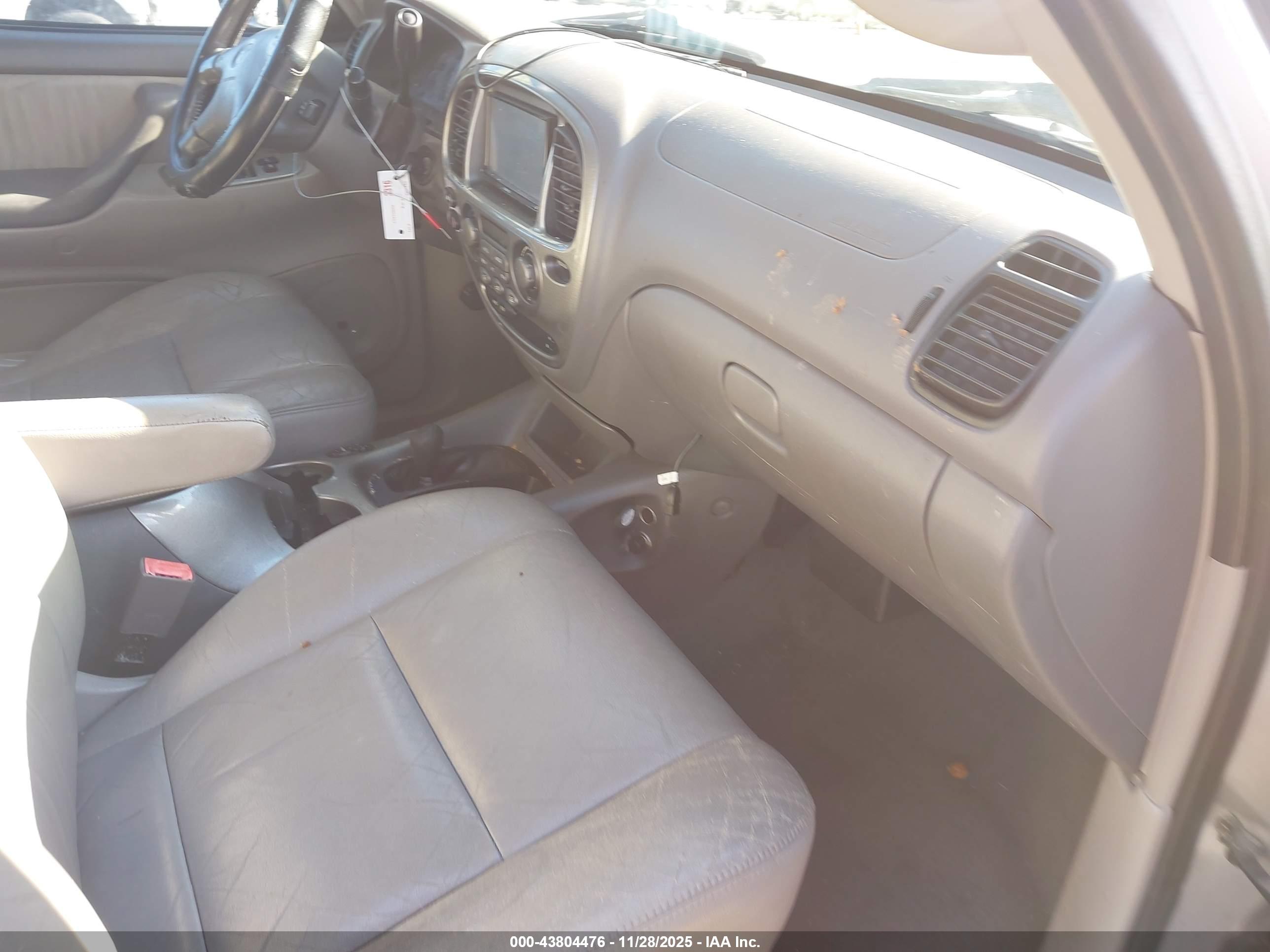 TOYOTA SEQUOIA image 5