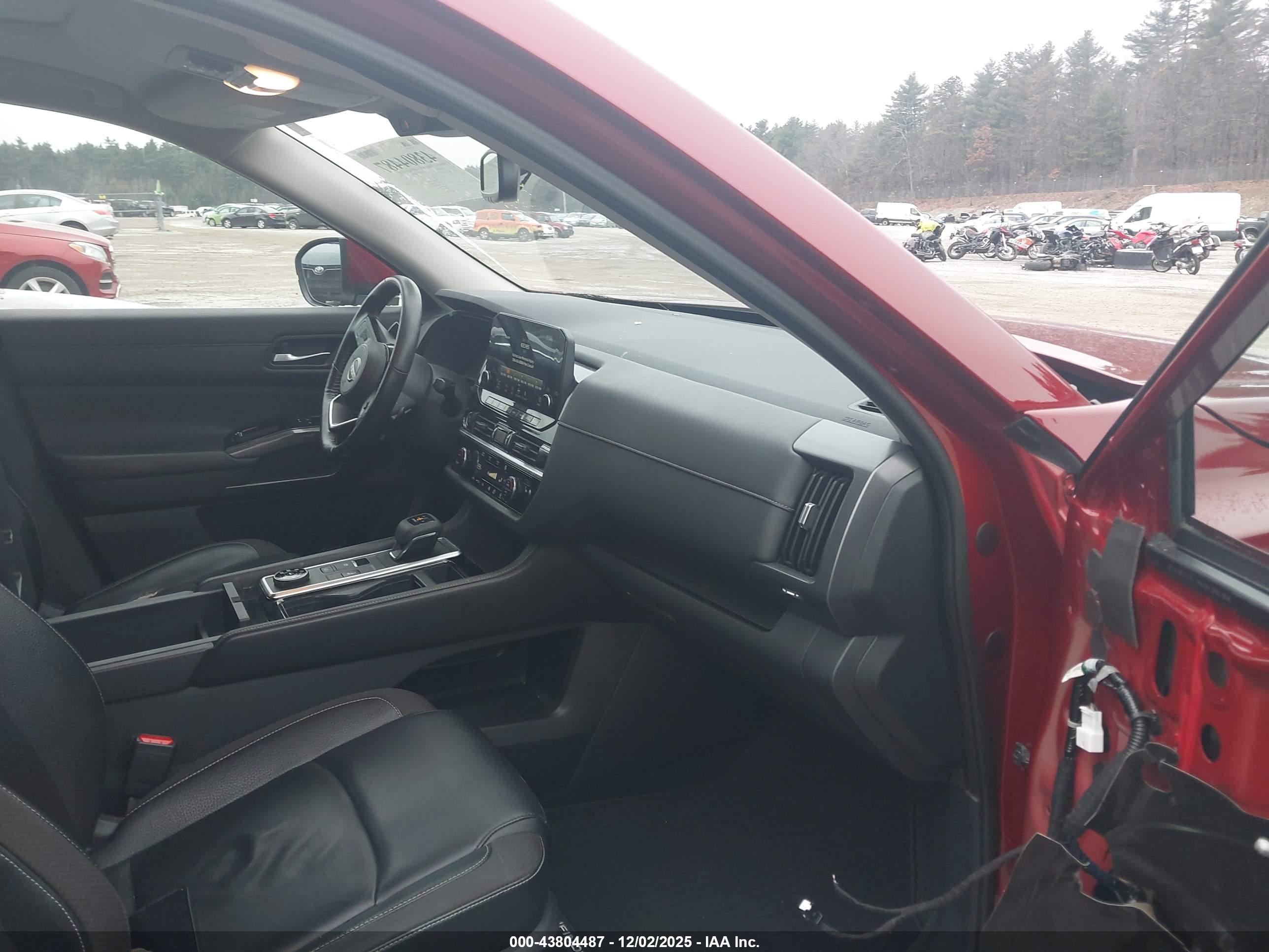NISSAN PATHFINDER image 5