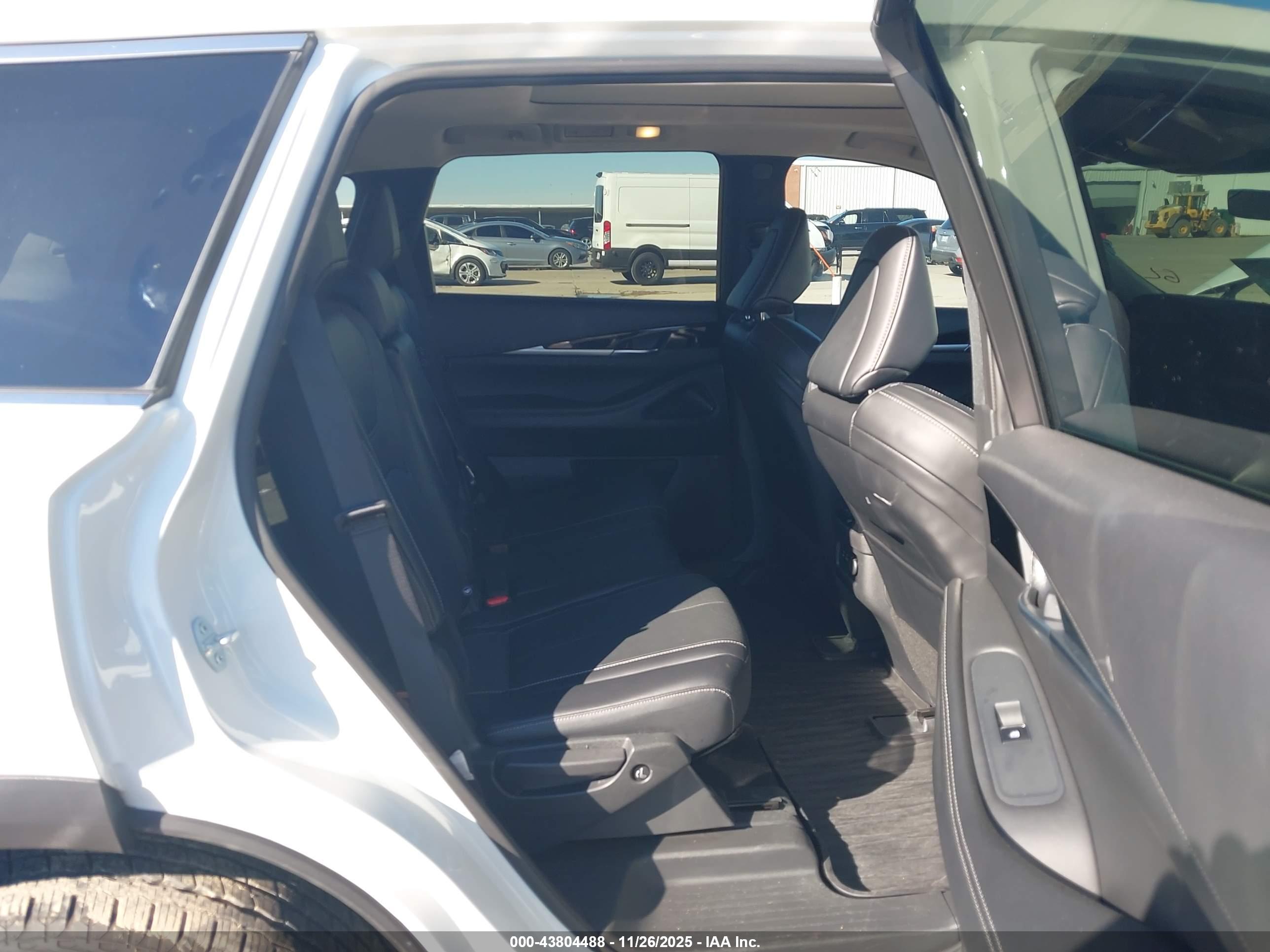INFINITI QX60 image 8