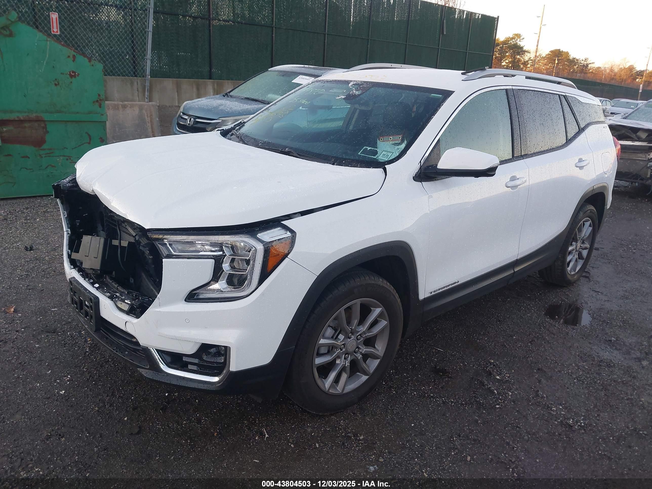 GMC TERRAIN image 2