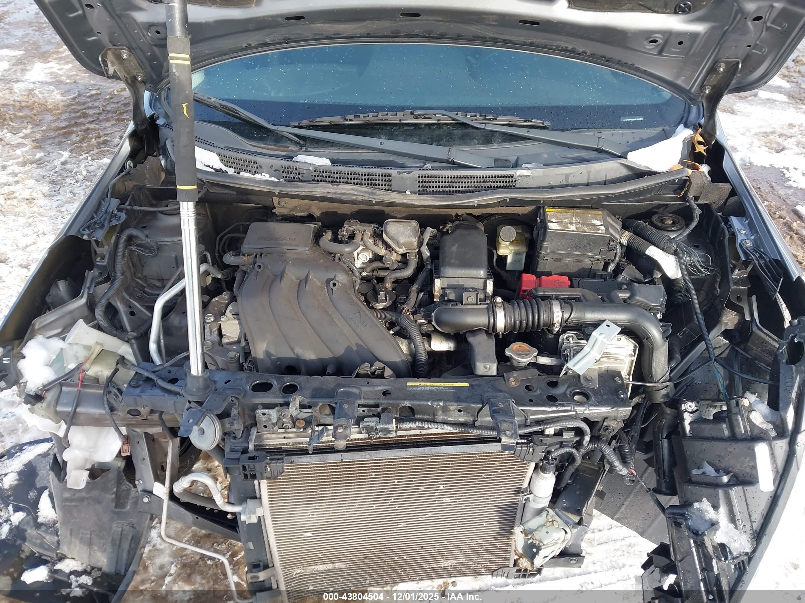 NISSAN VERSA image 10