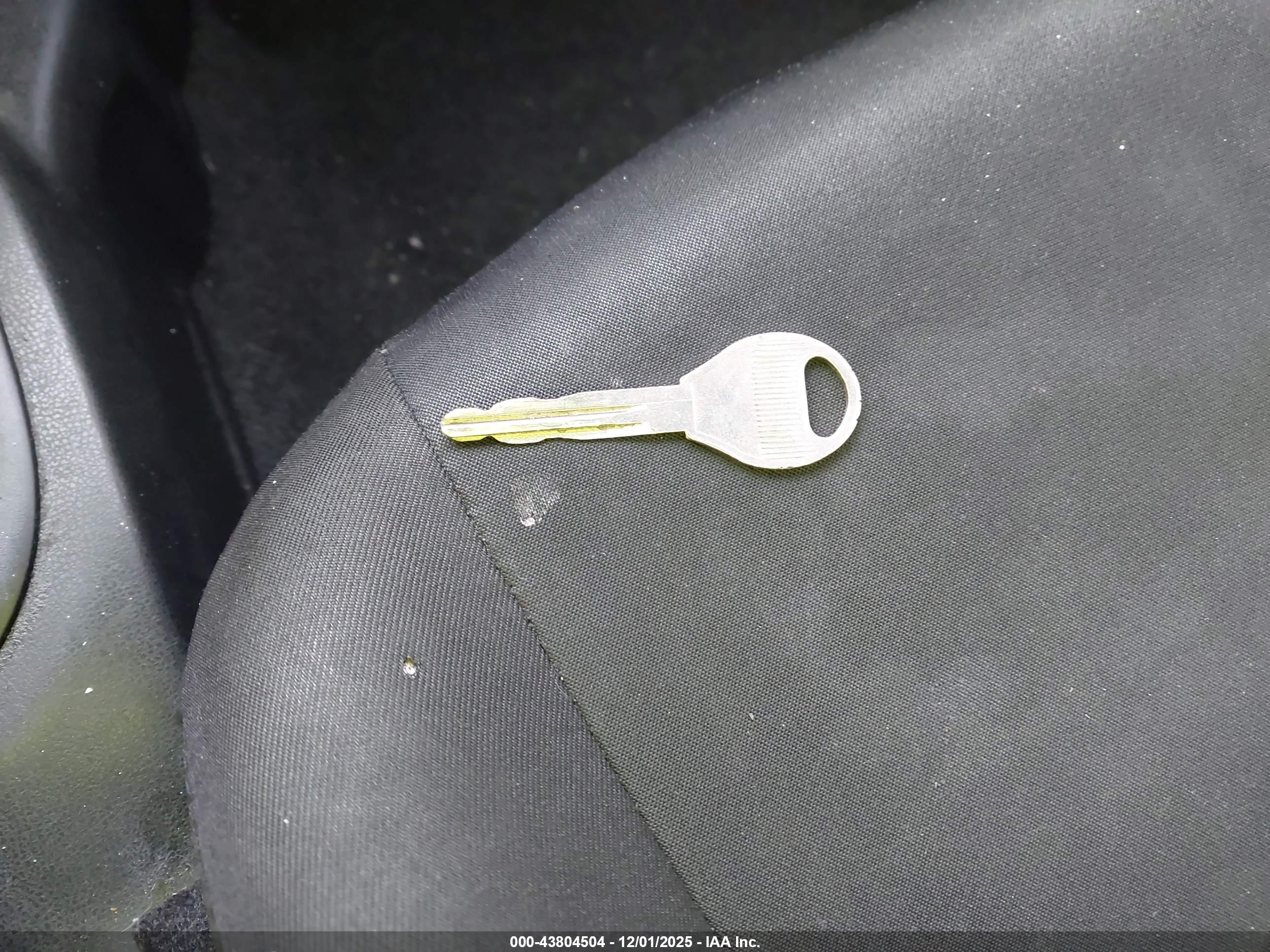 NISSAN VERSA image 11