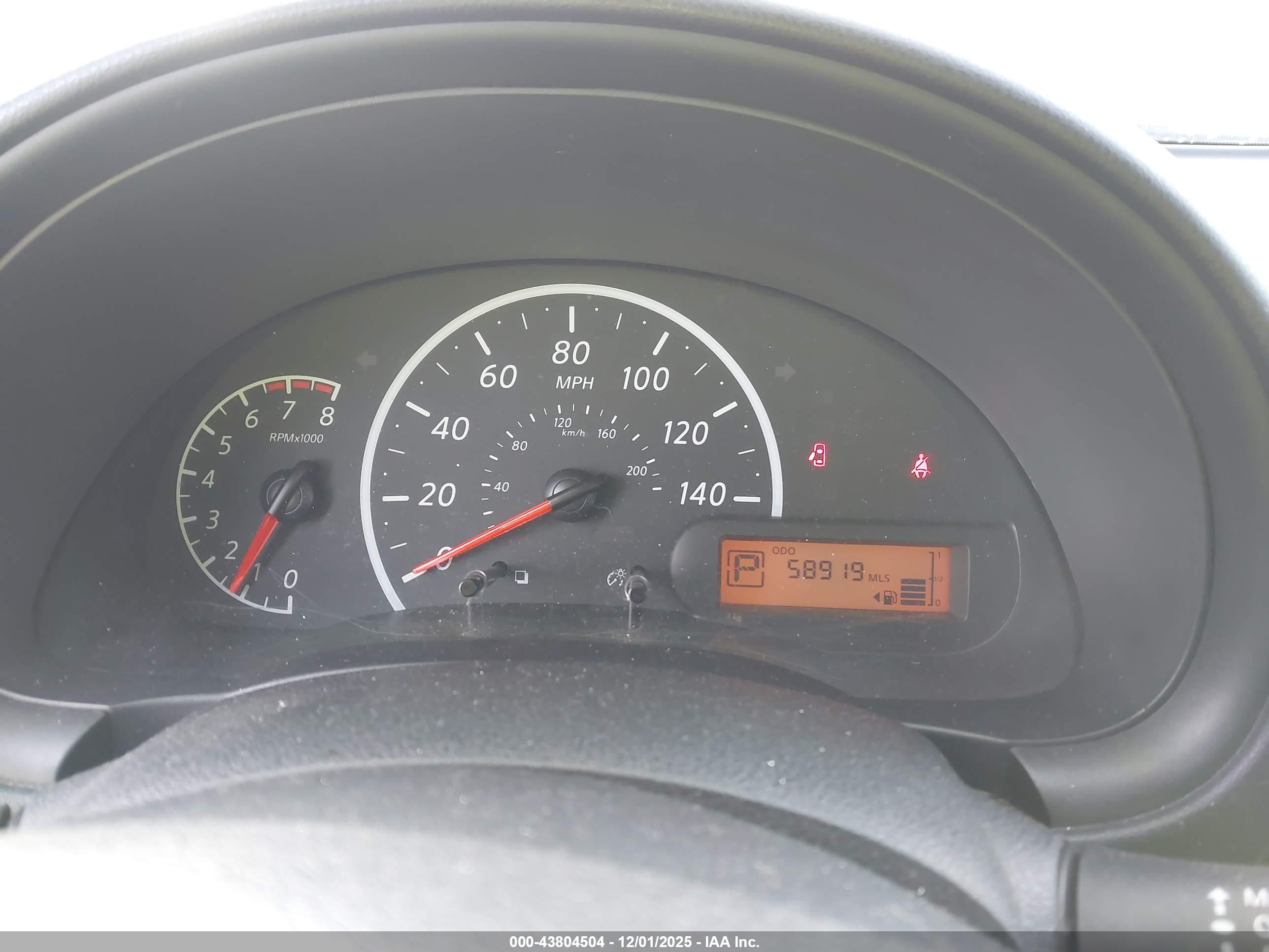 NISSAN VERSA image 7