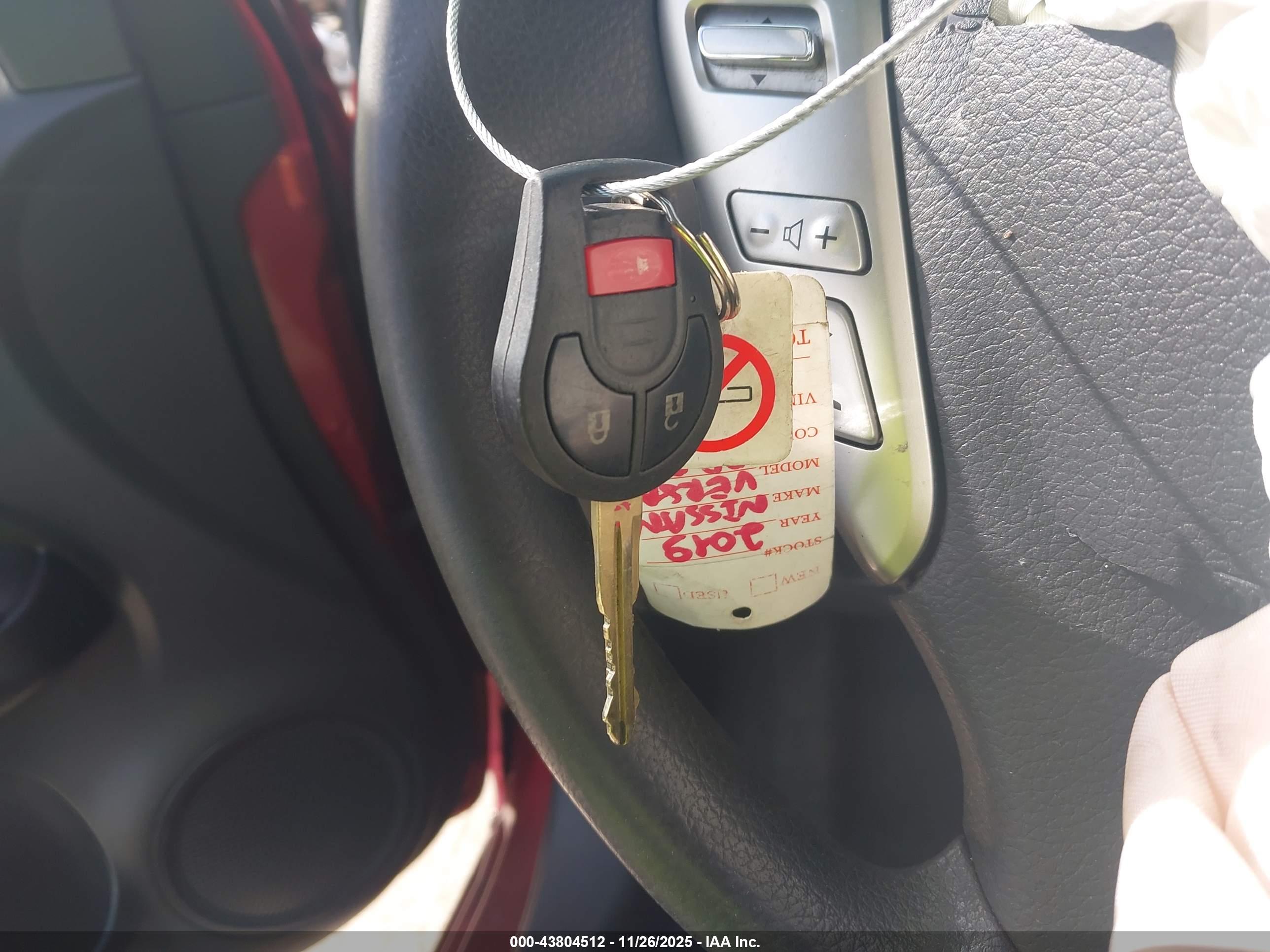 NISSAN VERSA image 11