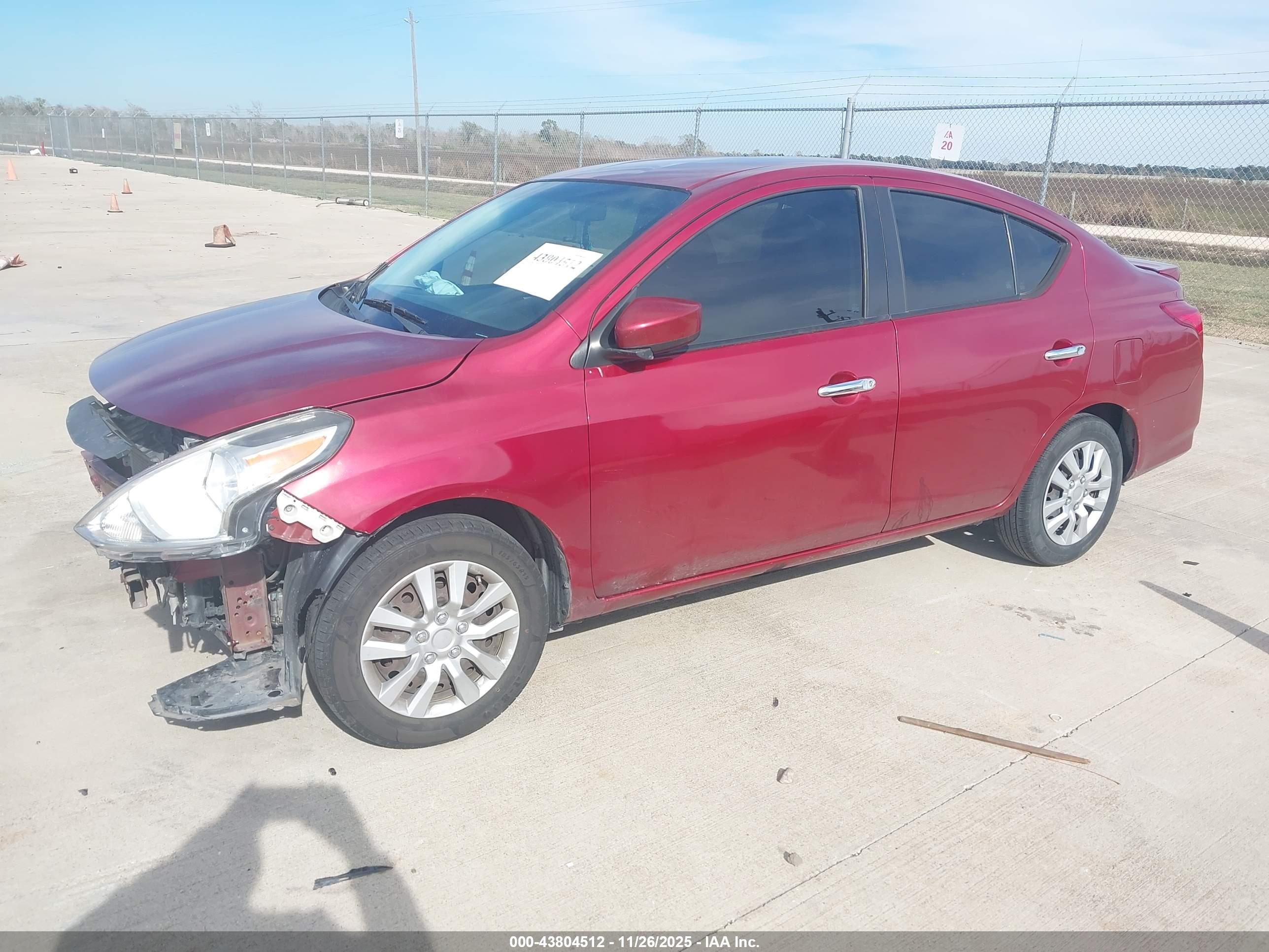 NISSAN VERSA image 2