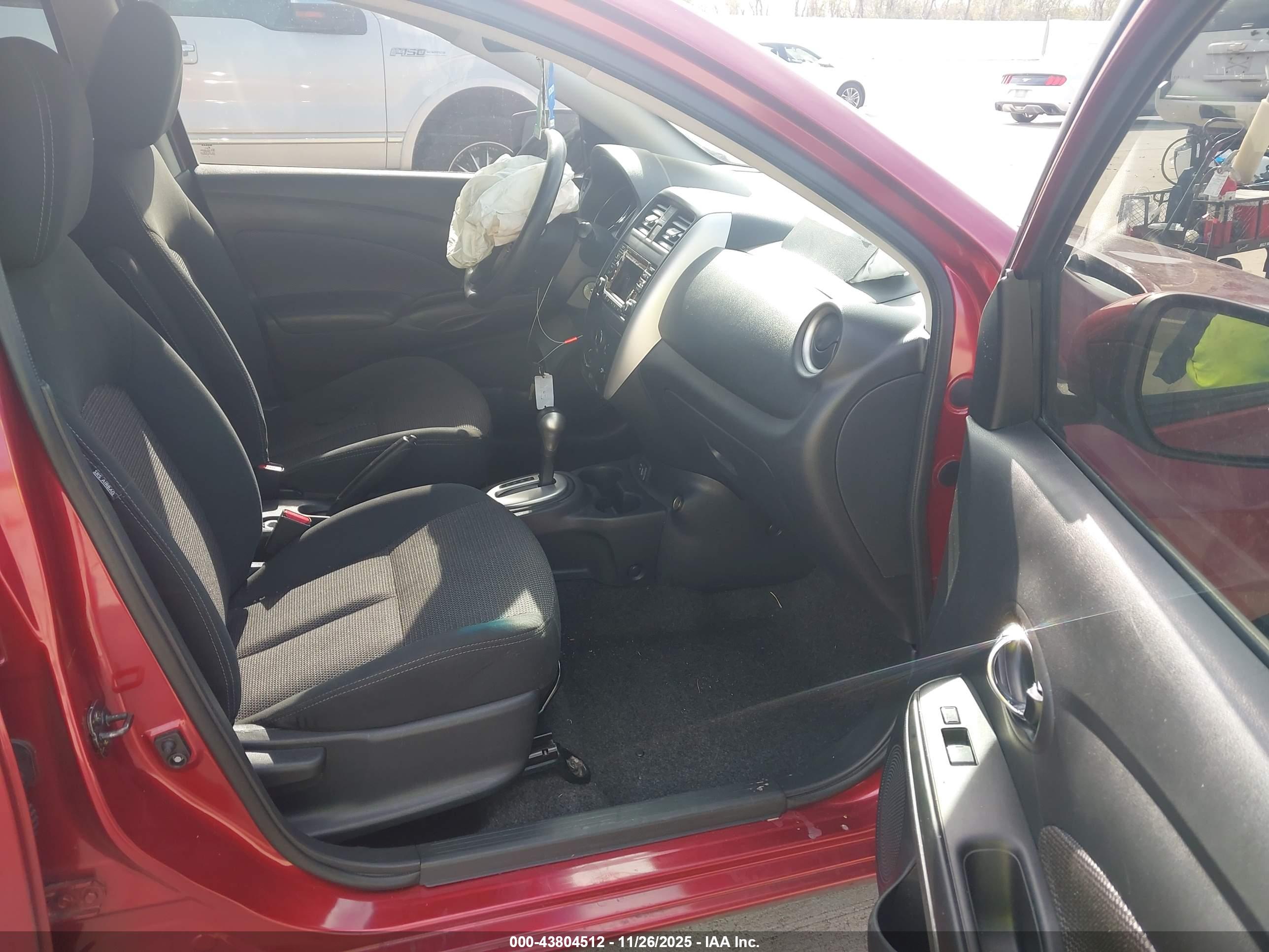 NISSAN VERSA image 5
