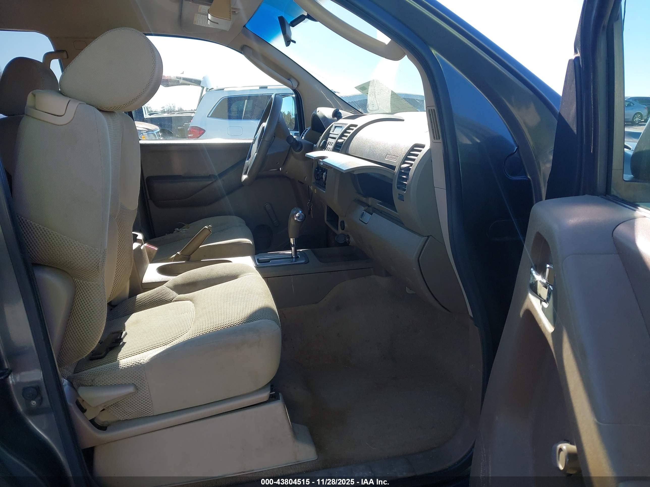 NISSAN FRONTIER image 5