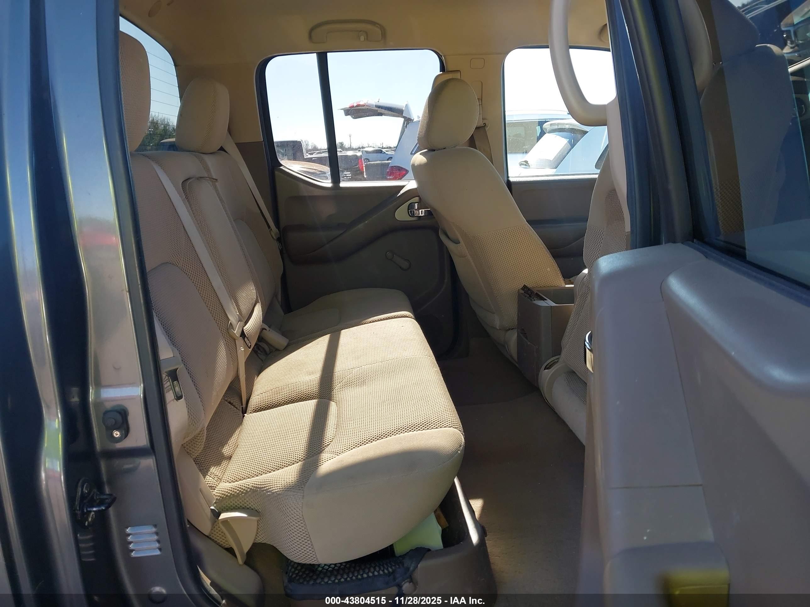 NISSAN FRONTIER image 8