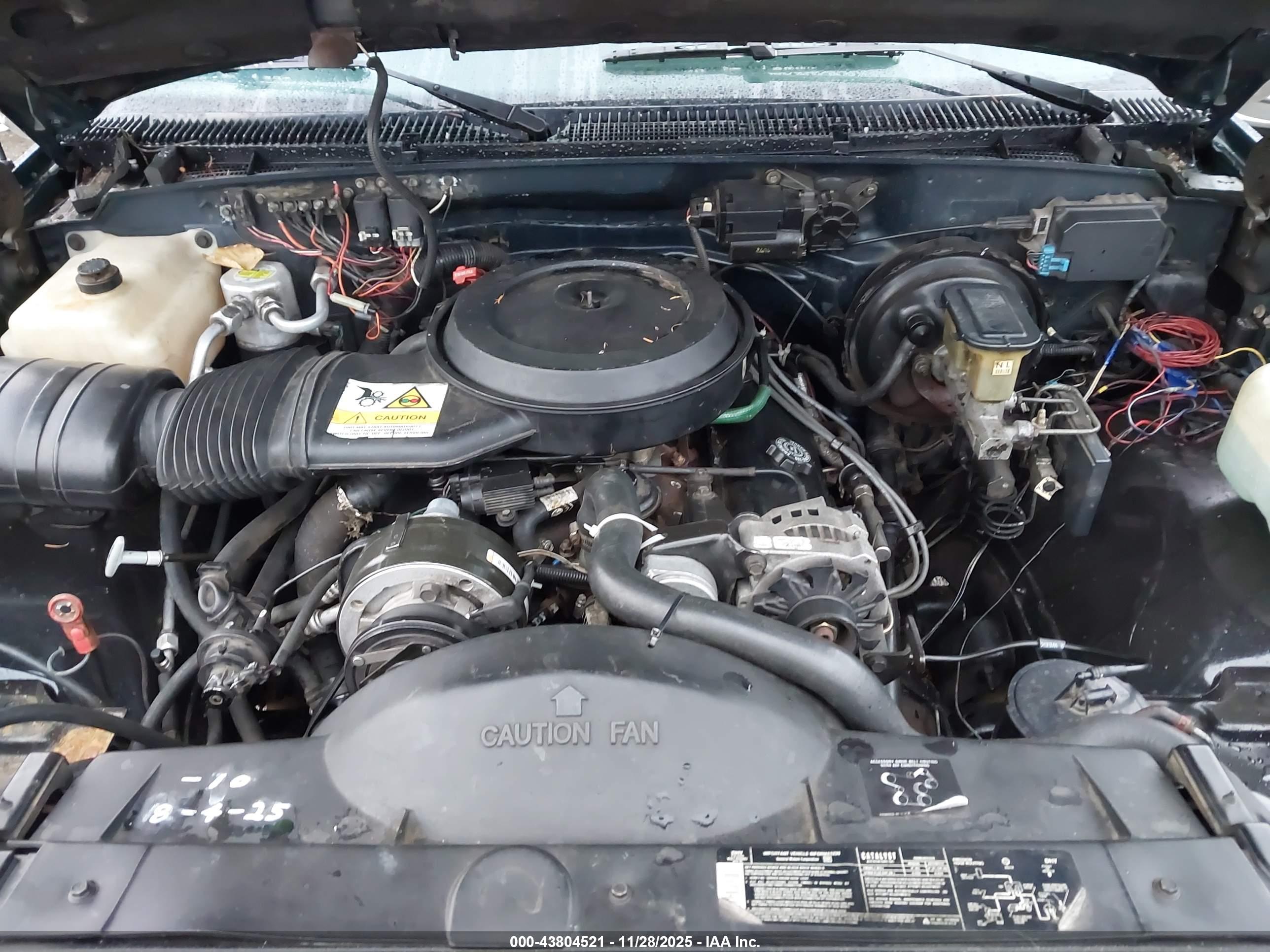 CHEVROLET GMT-400 image 10