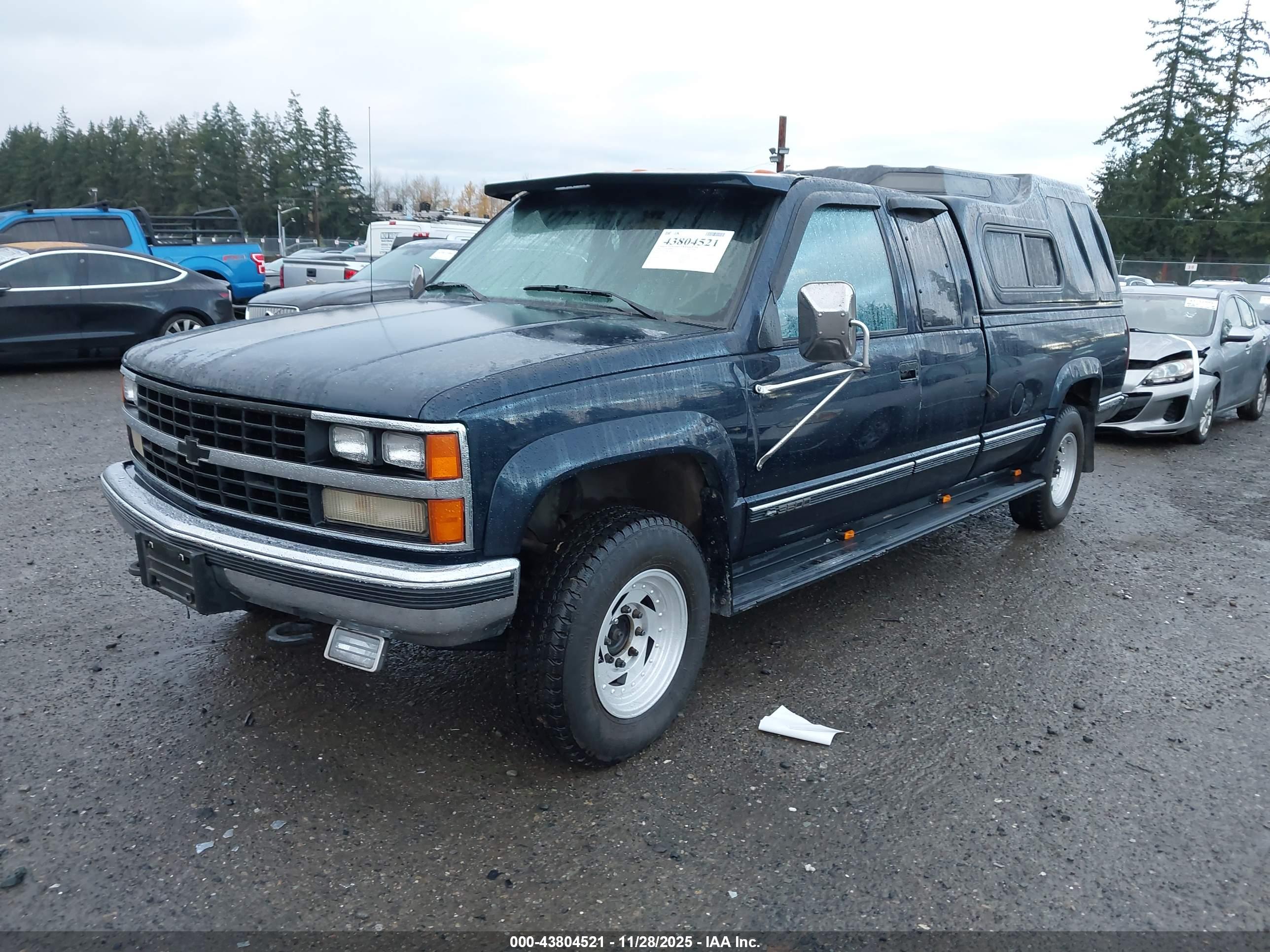 CHEVROLET GMT-400 image 2