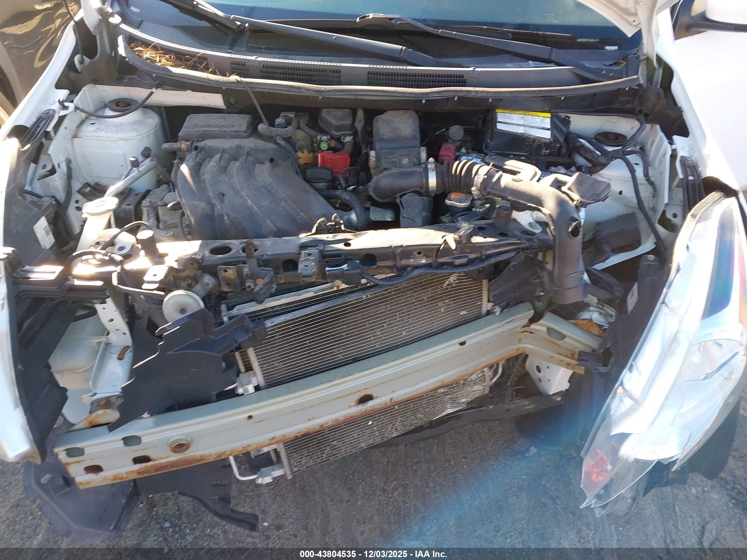 NISSAN VERSA image 10