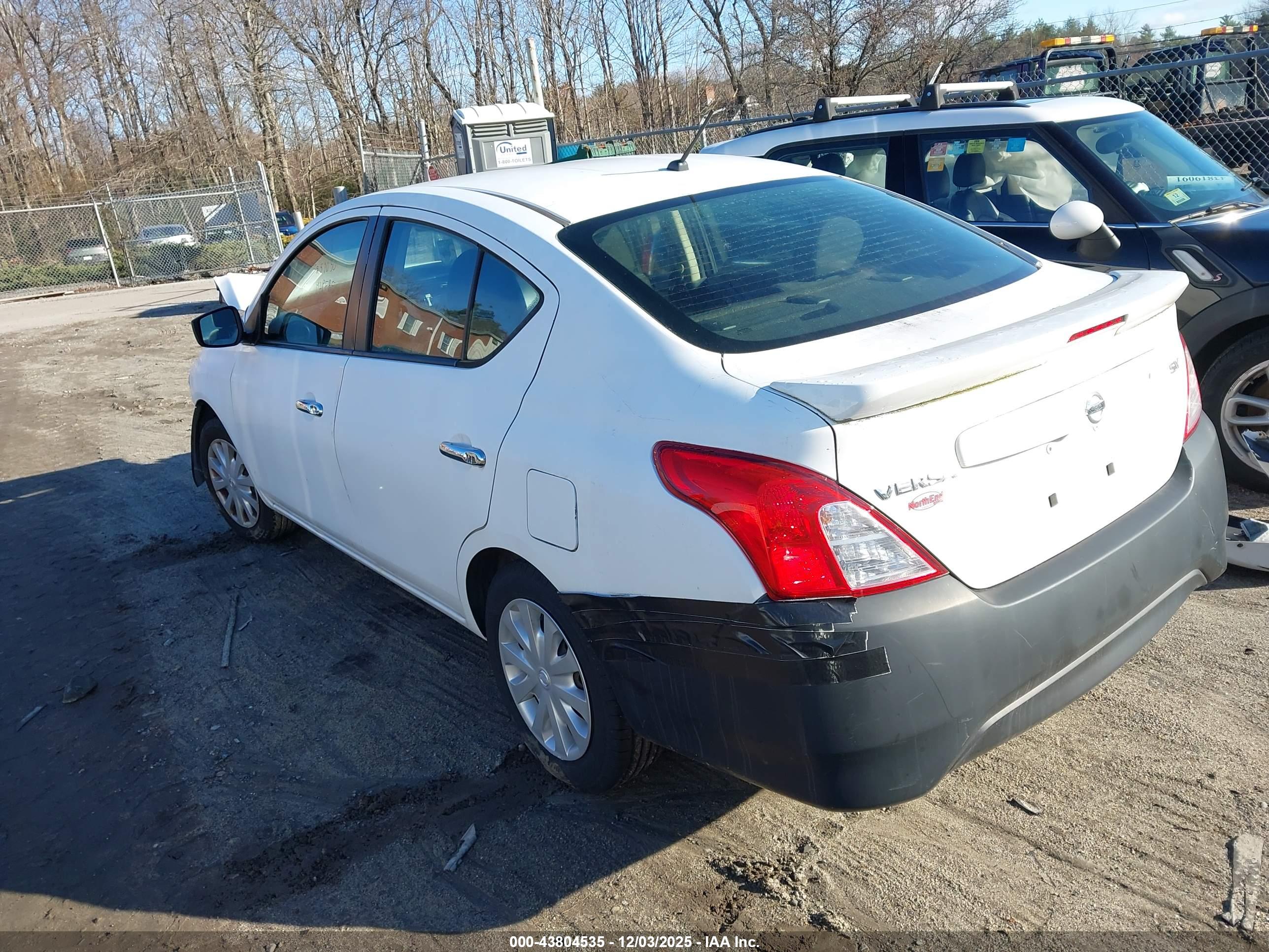 NISSAN VERSA image 3