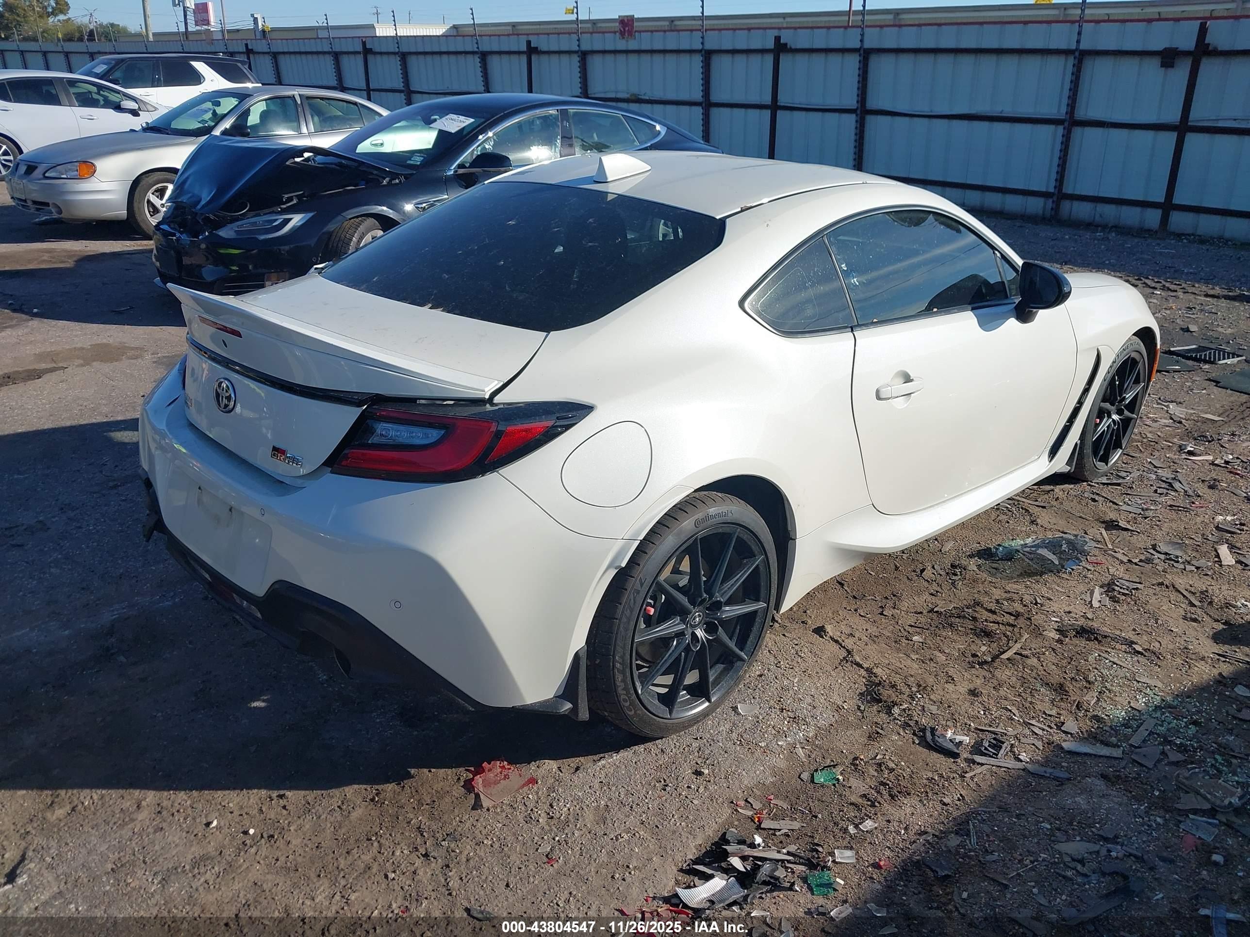 TOYOTA GR86 image 4