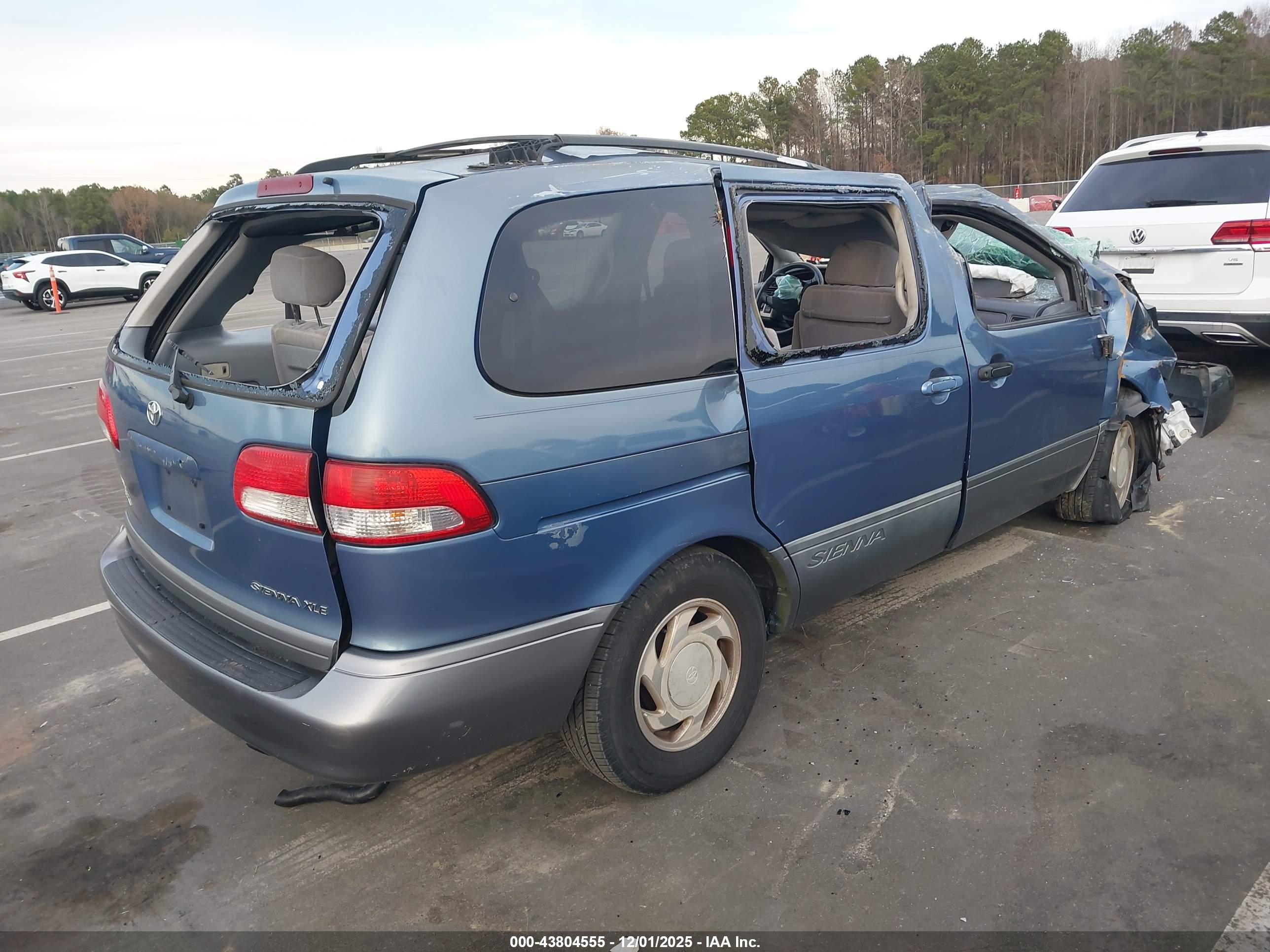 TOYOTA SIENNA image 4
