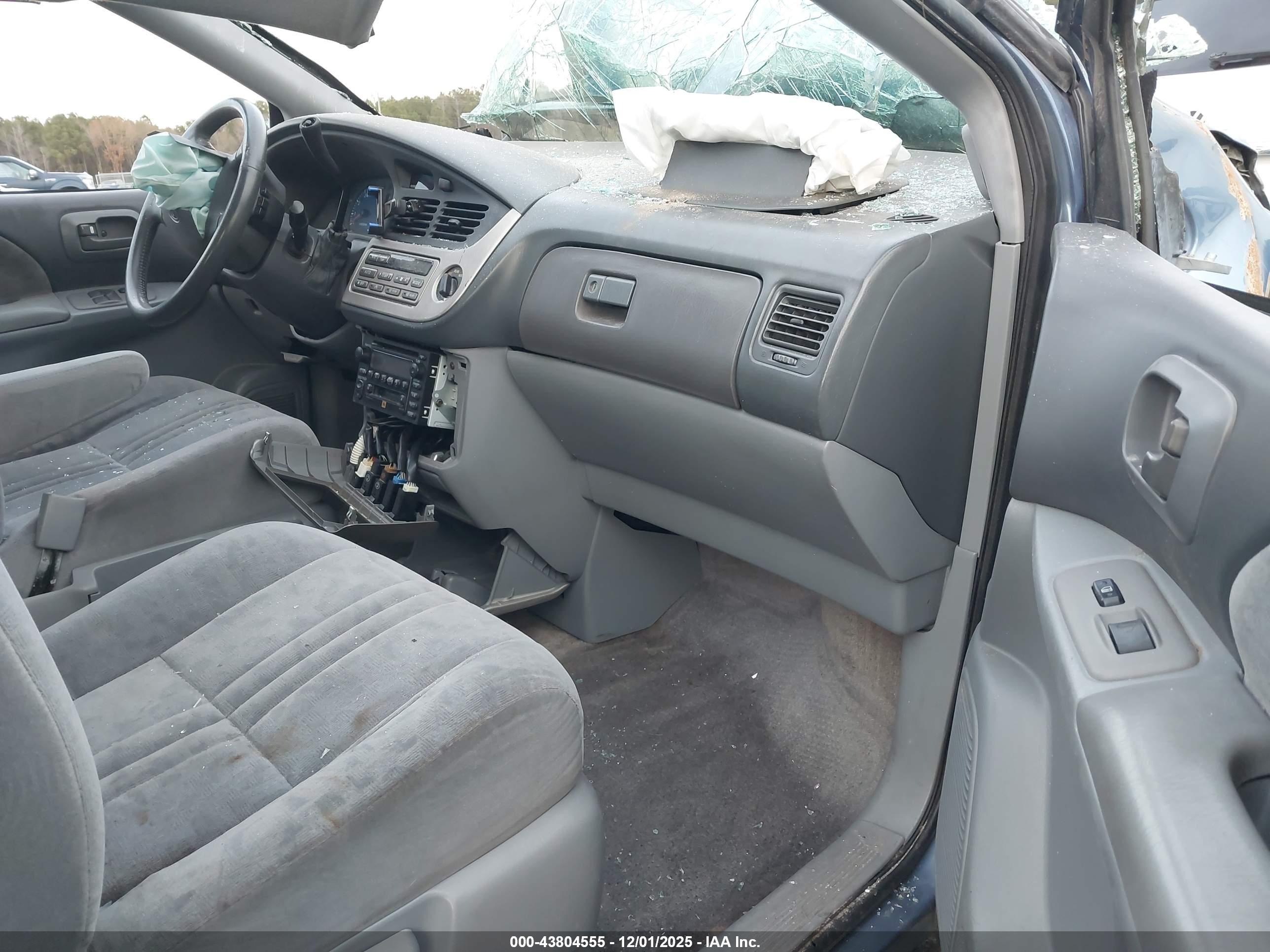 TOYOTA SIENNA image 5