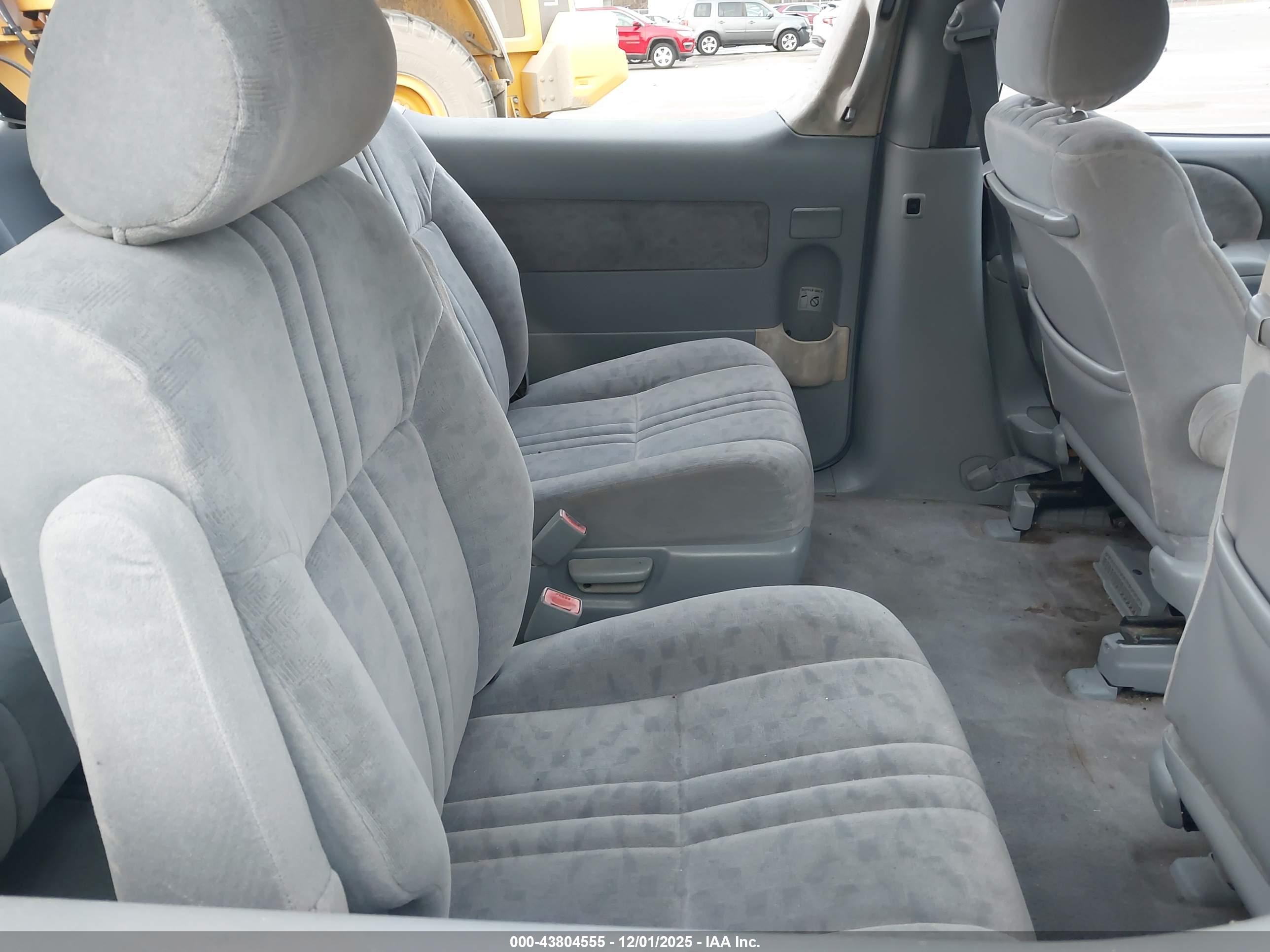 TOYOTA SIENNA image 8