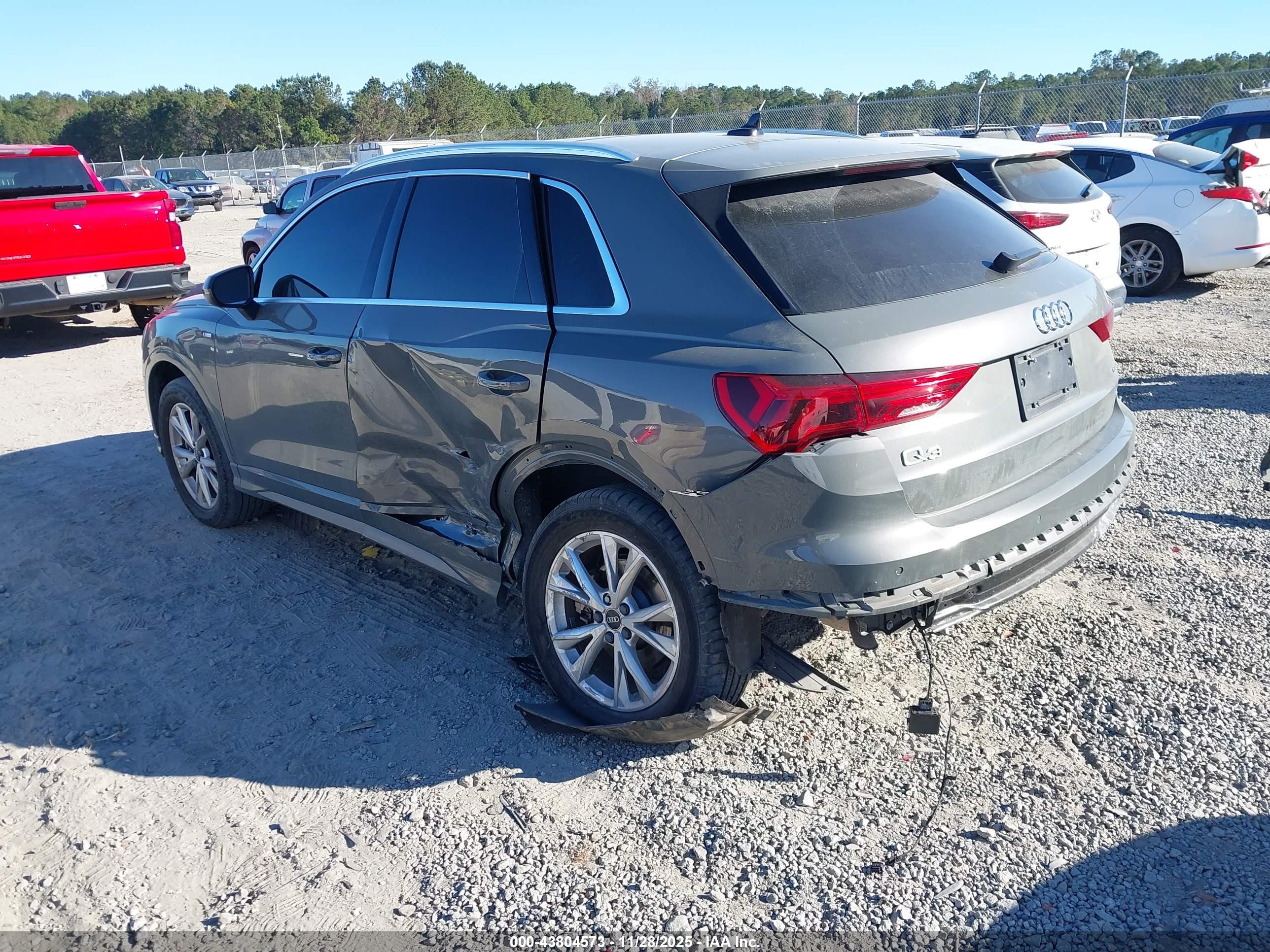 AUDI Q3 image 3