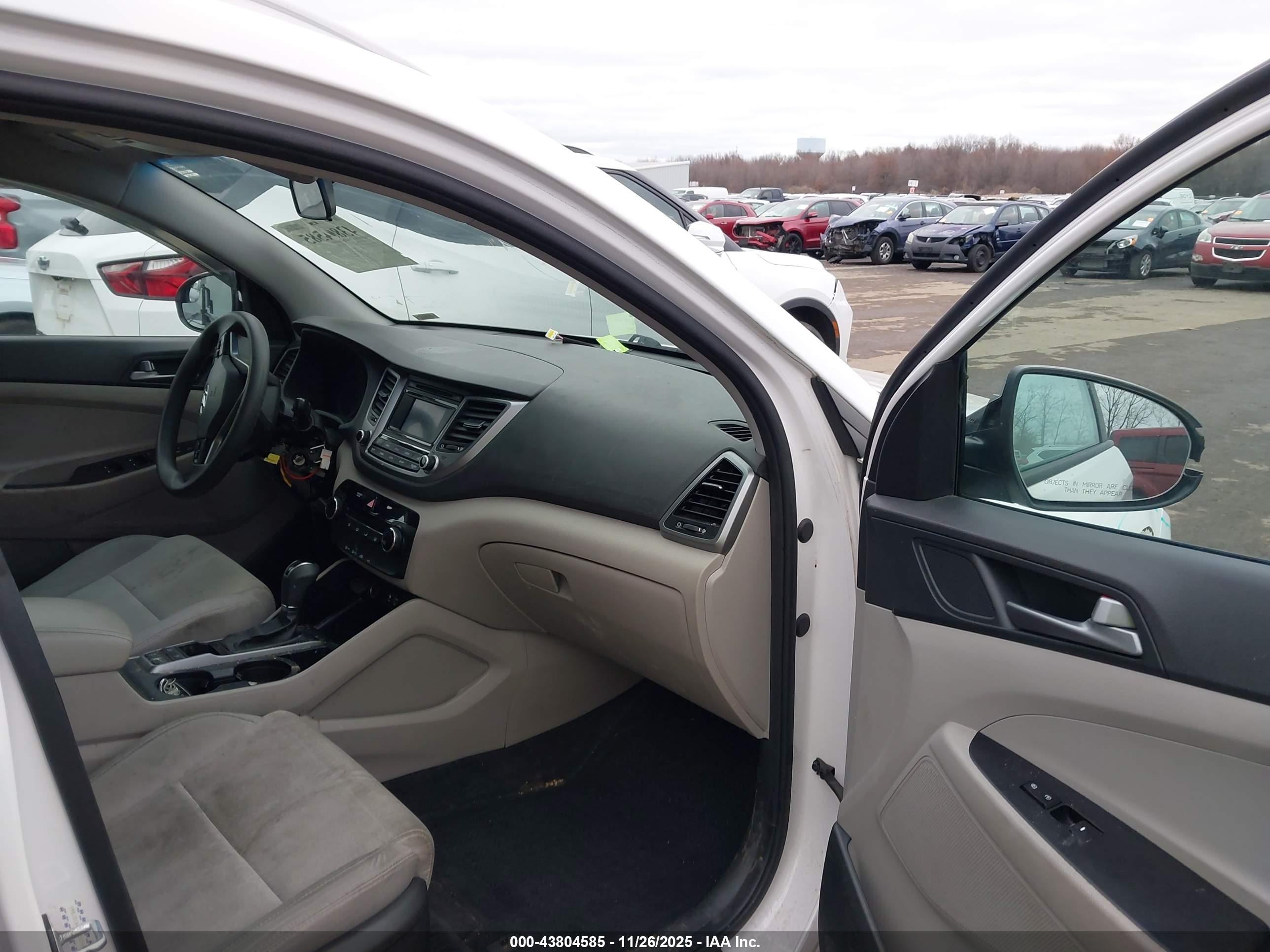 HYUNDAI TUCSON image 5