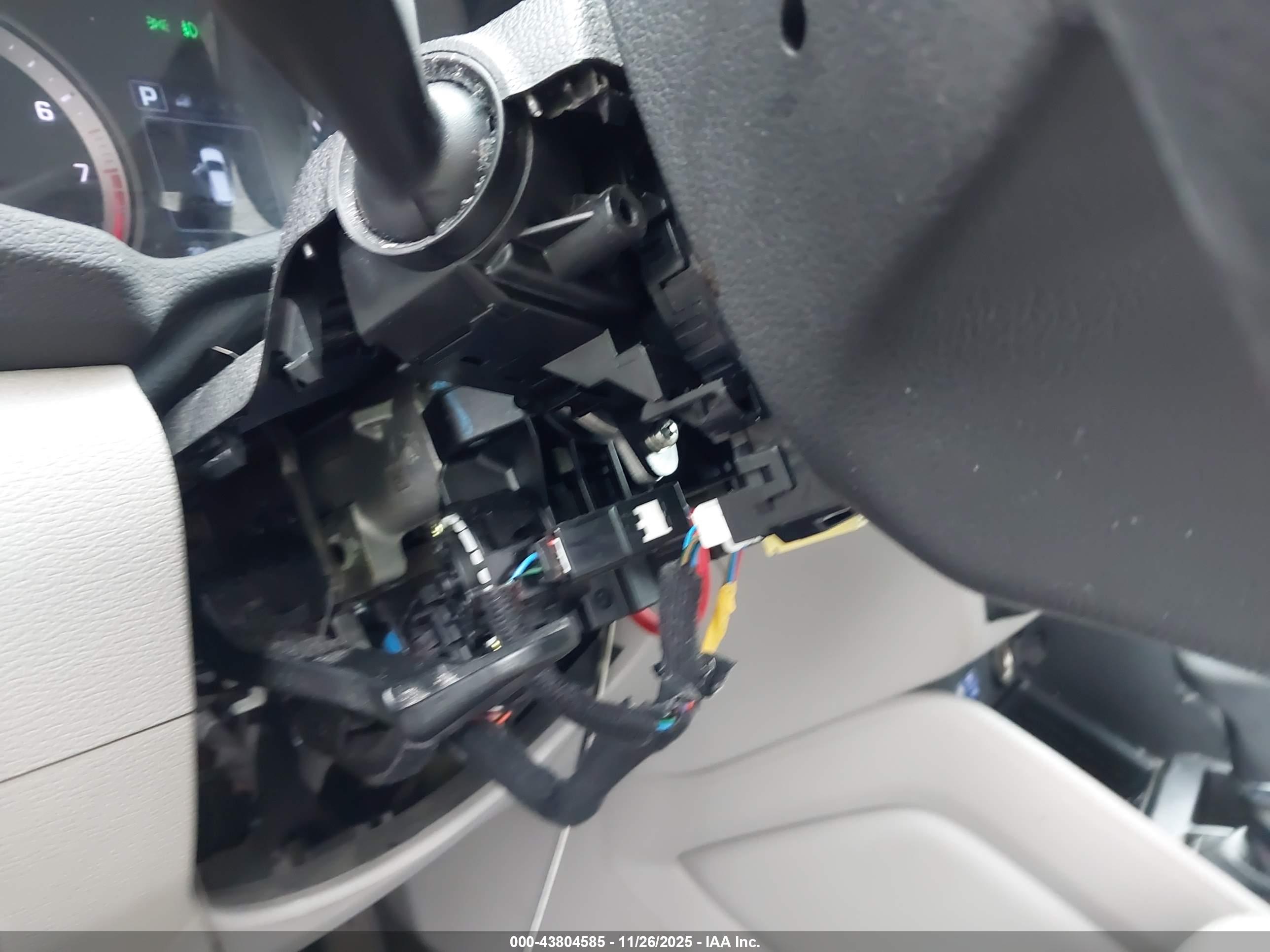 HYUNDAI TUCSON image 6