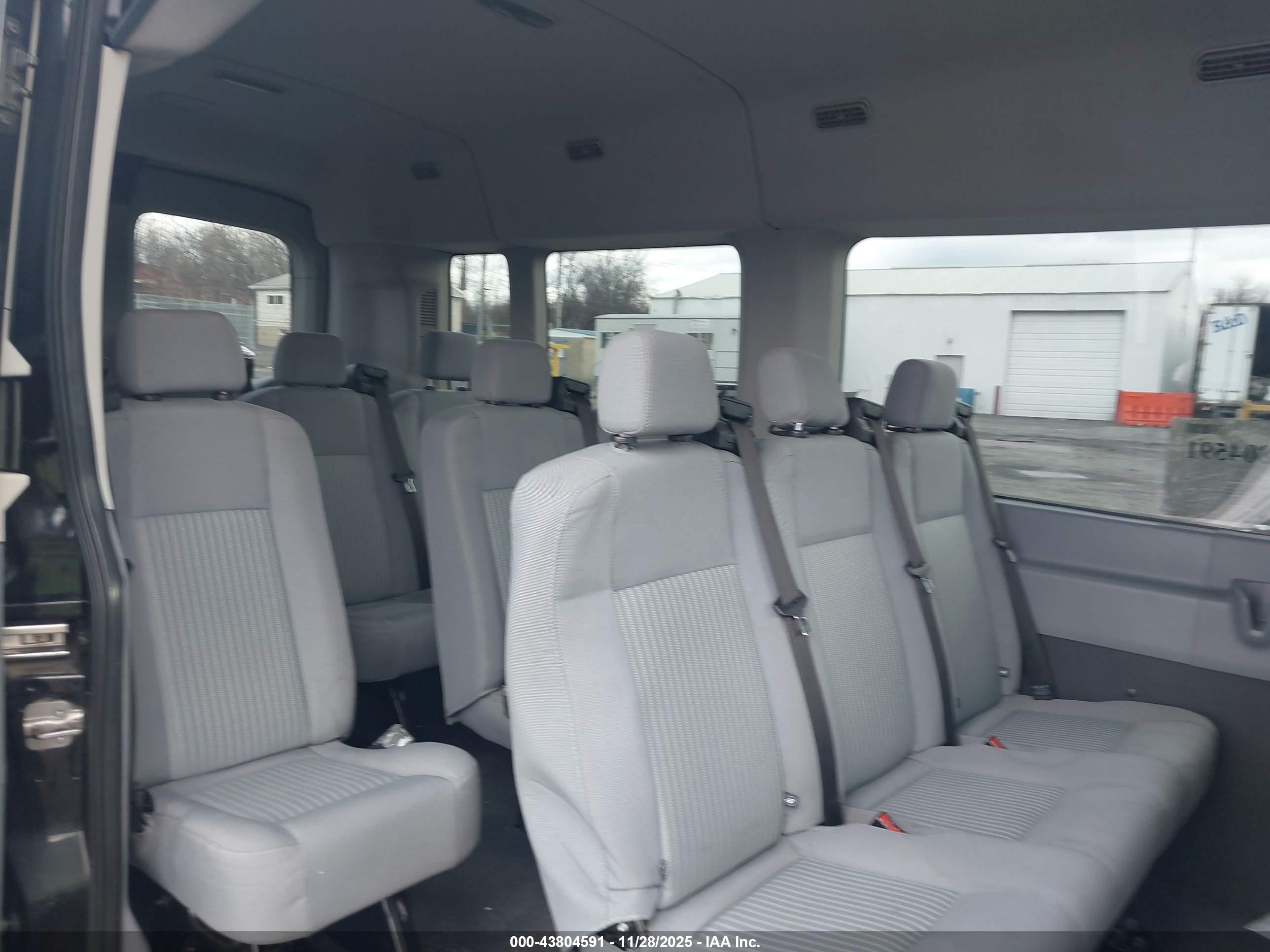 FORD TRANSIT-350 image 8