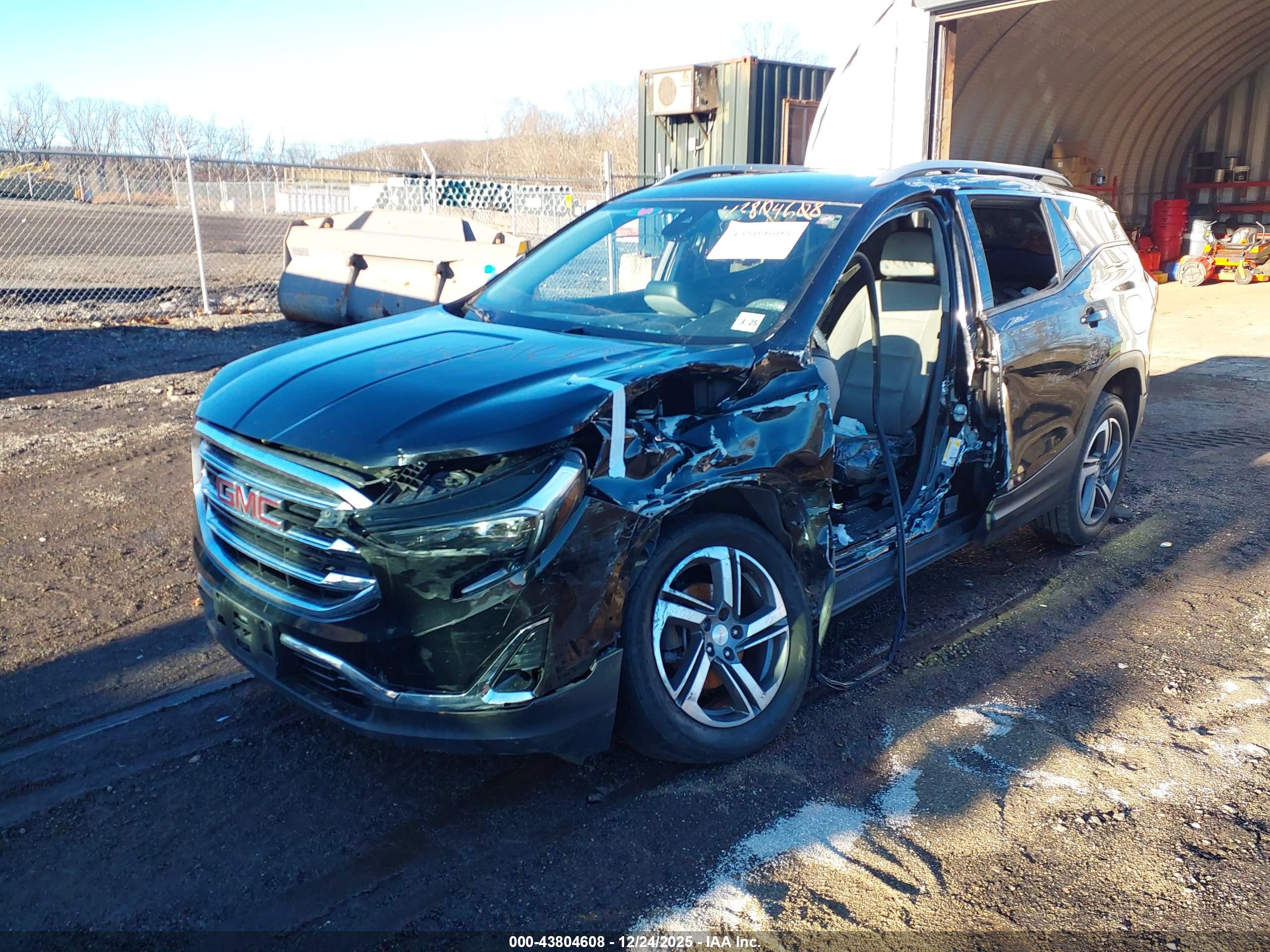 GMC TERRAIN image 2
