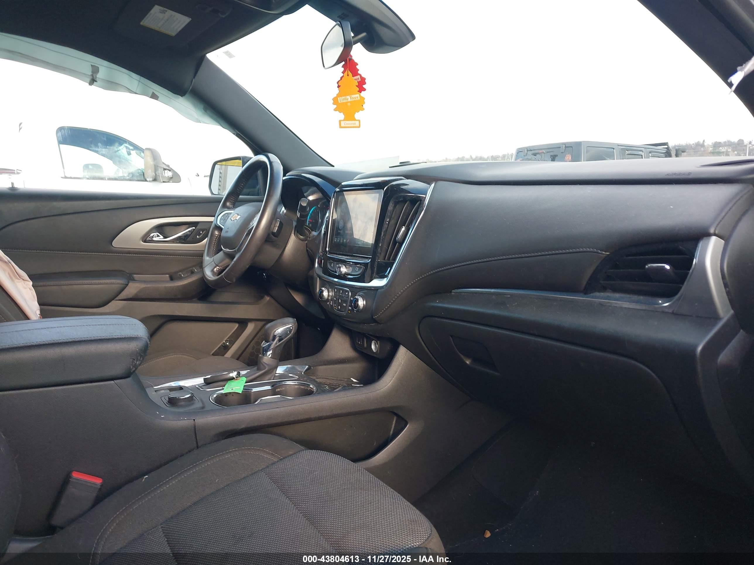 CHEVROLET TRAVERSE image 5